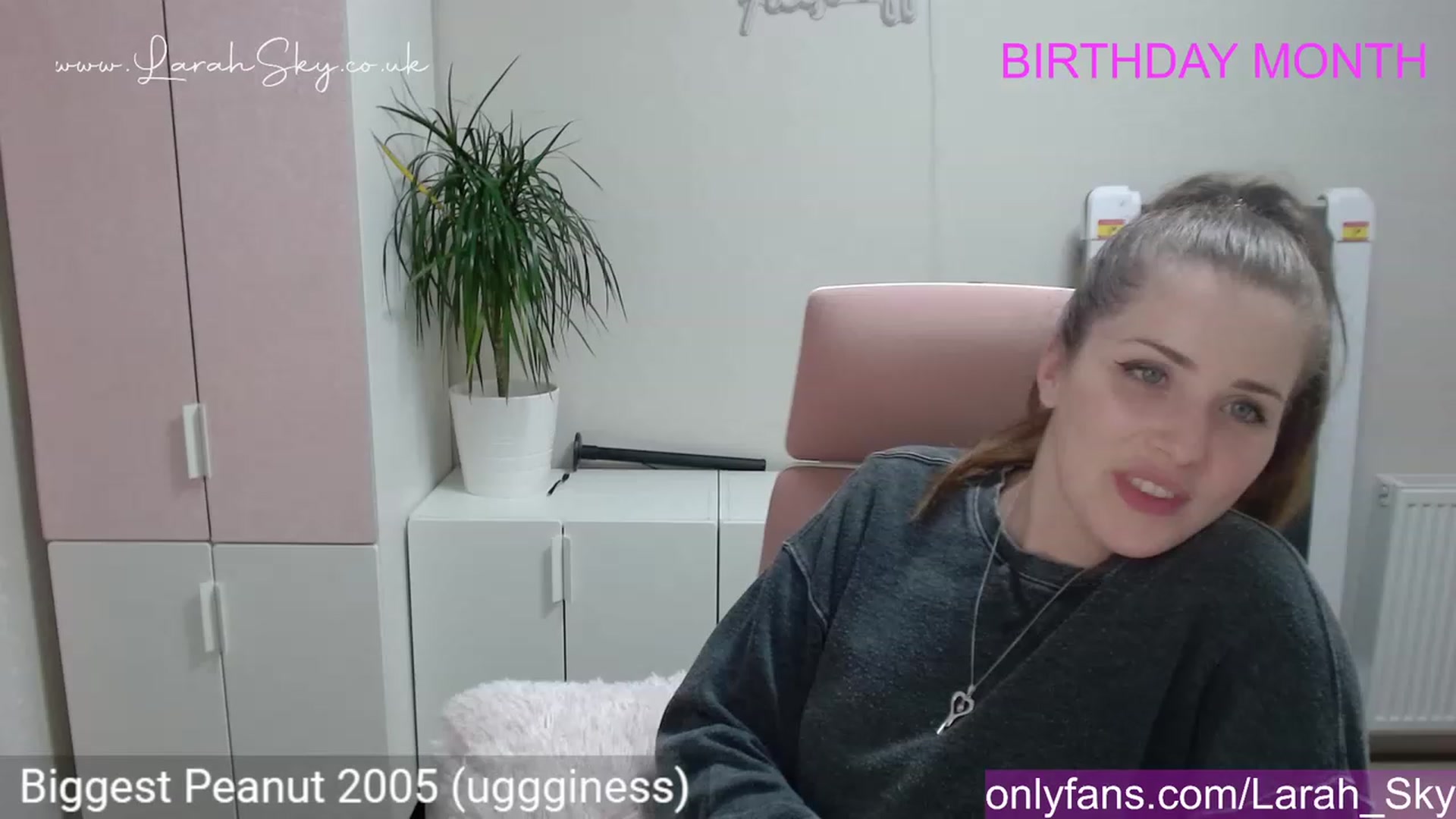 Gallery image thumbnail from Larah_Sky's myfreecams stream on, 06/12/2023, 24:24 image 4 of 20