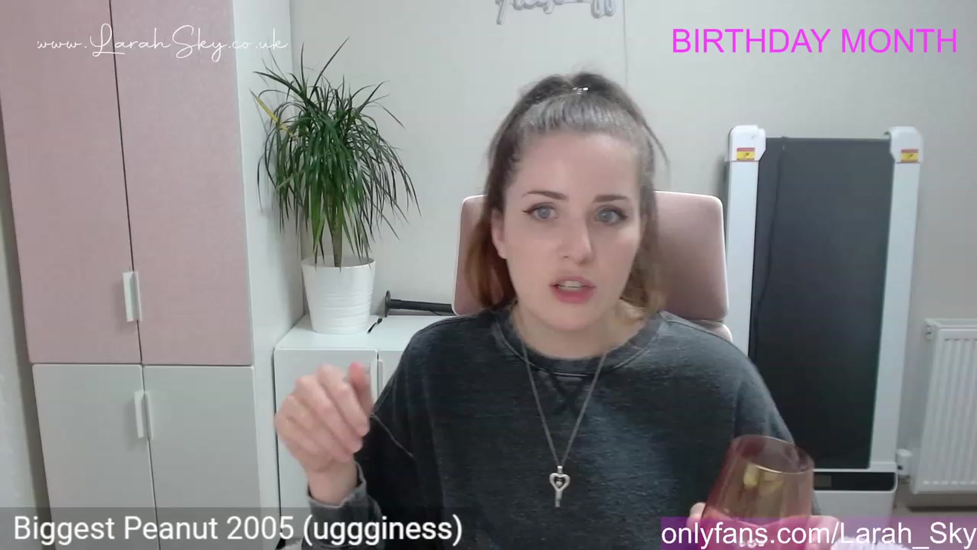 Gallery image thumbnail from Larah_Sky's myfreecams stream on, 06/12/2023, 24:24 image 8 of 20