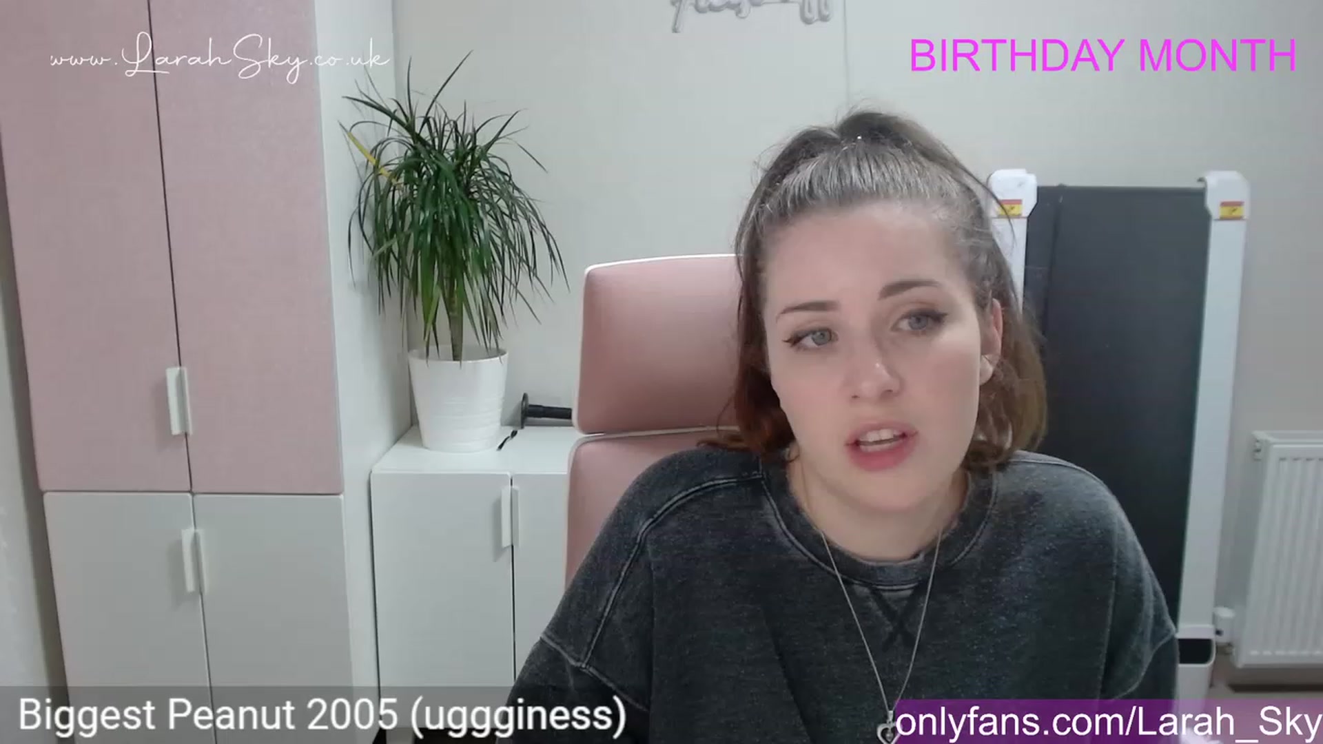 Gallery image thumbnail from Larah_Sky's myfreecams stream on, 06/12/2023, 24:24 image 6 of 20