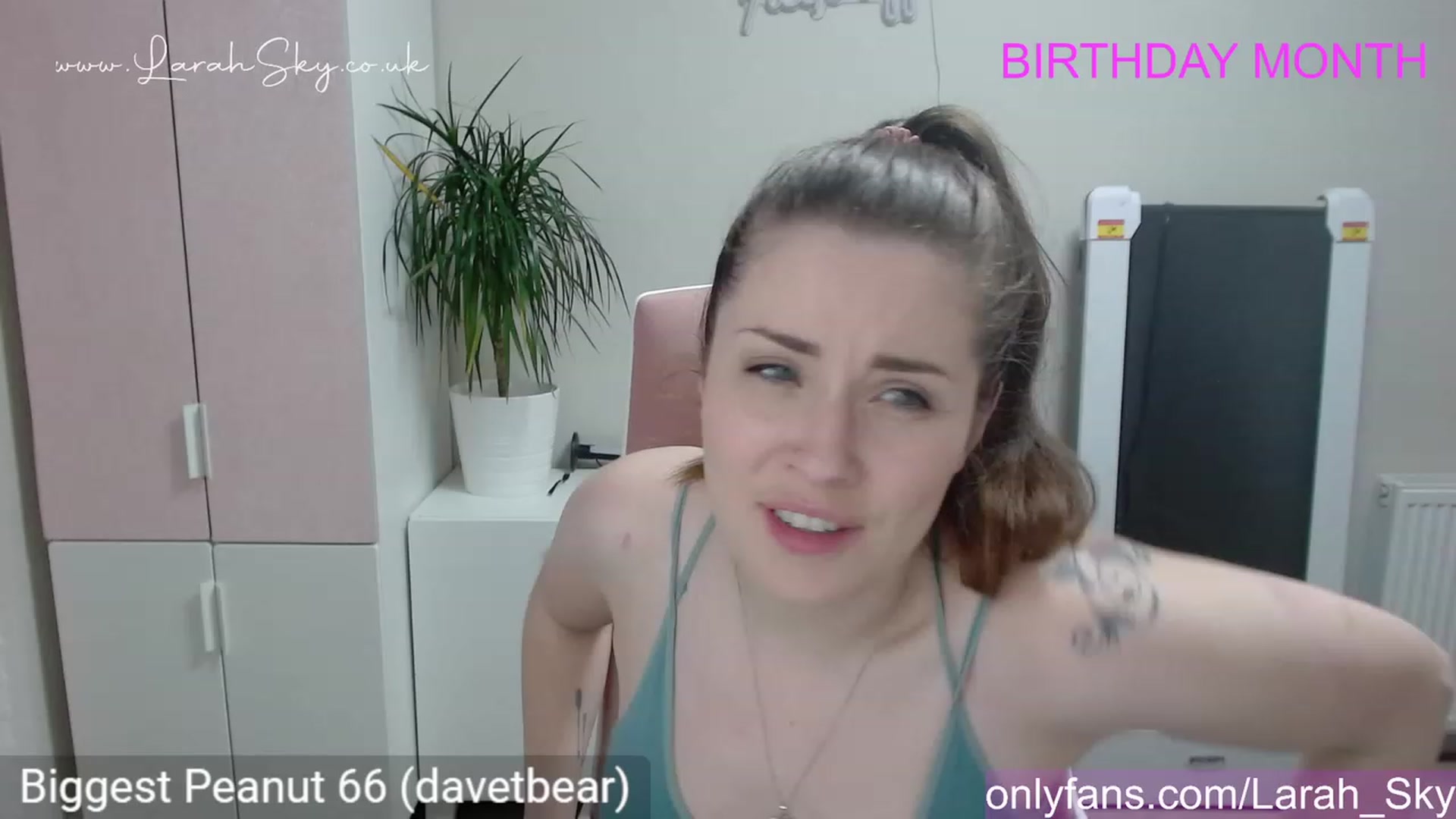 Gallery image thumbnail from Larah_Sky's myfreecams stream on, 06/12/2023, 20:47 image 5 of 20