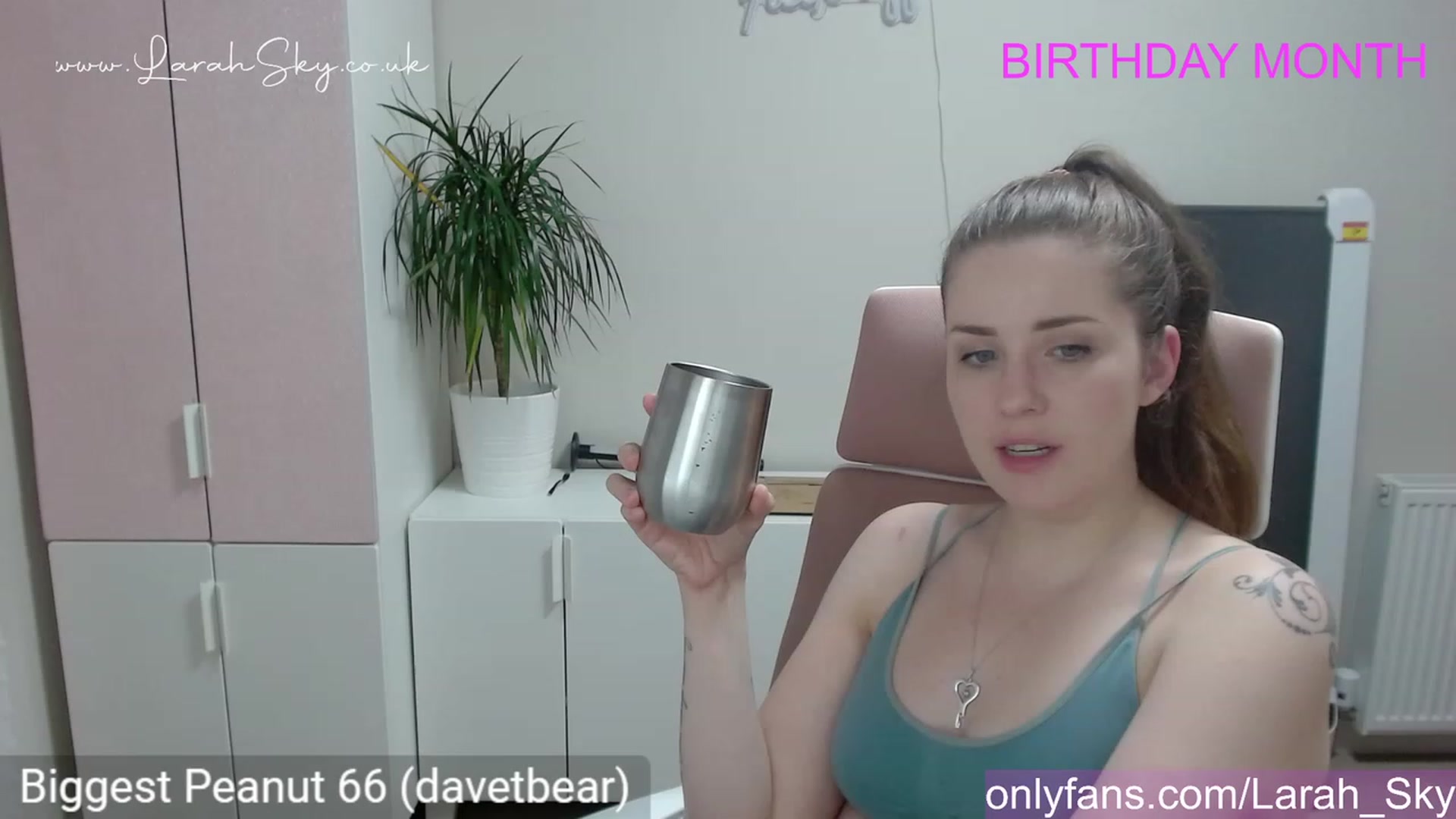 Gallery image thumbnail from Larah_Sky's myfreecams stream on, 06/12/2023, 20:47 image 15 of 20