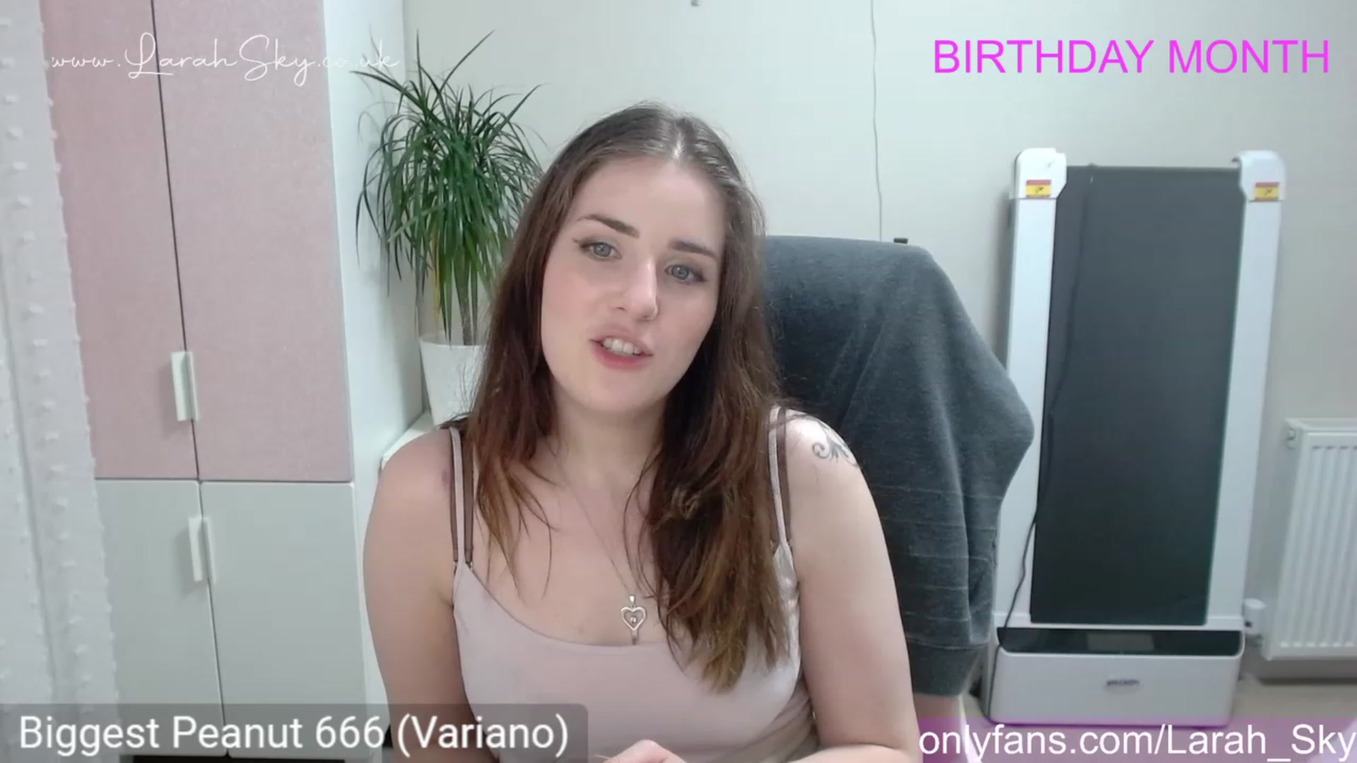 Gallery image thumbnail from Larah_Sky's myfreecams stream on, 06/15/2023, 22:46 image 12 of 20