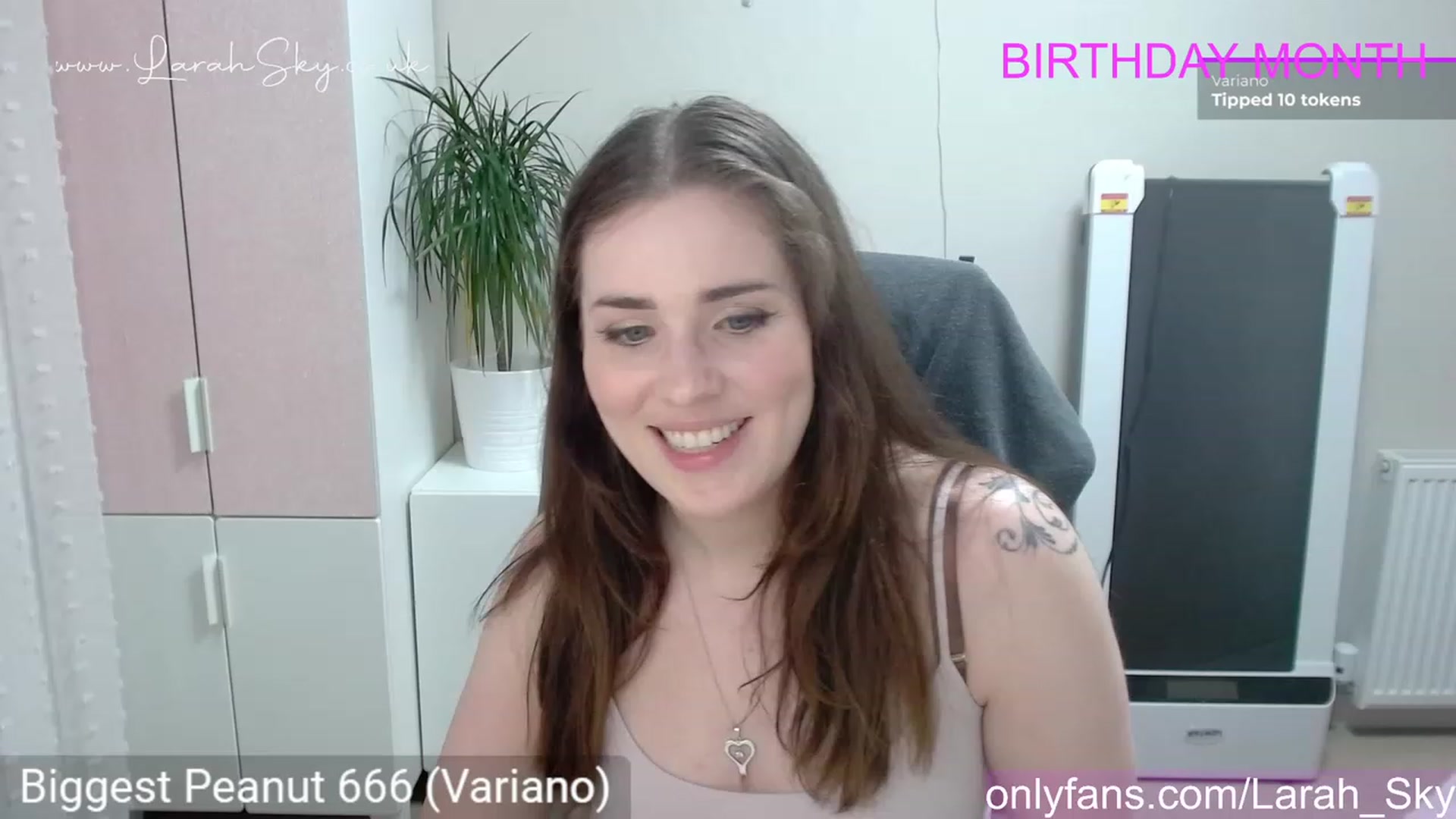 Gallery image thumbnail from Larah_Sky's myfreecams stream on, 06/15/2023, 22:46 image 10 of 20