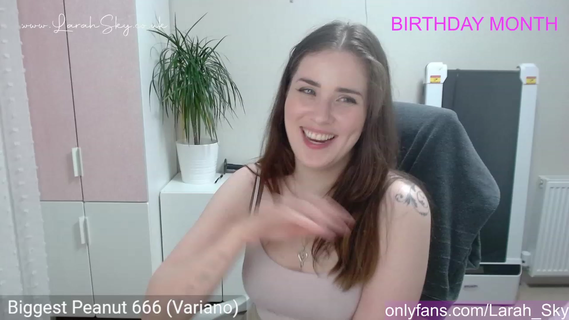 Gallery image thumbnail from Larah_Sky's myfreecams stream on, 06/15/2023, 22:46 image 11 of 20