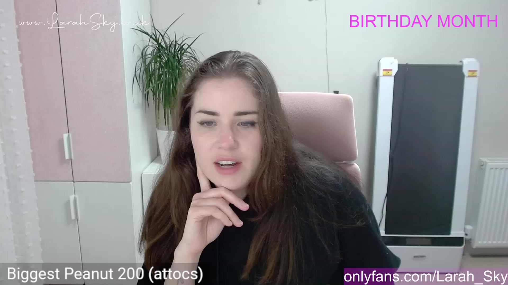 Gallery image thumbnail from Larah_Sky's myfreecams stream on, 06/18/2023, 20:00 image 20 of 20