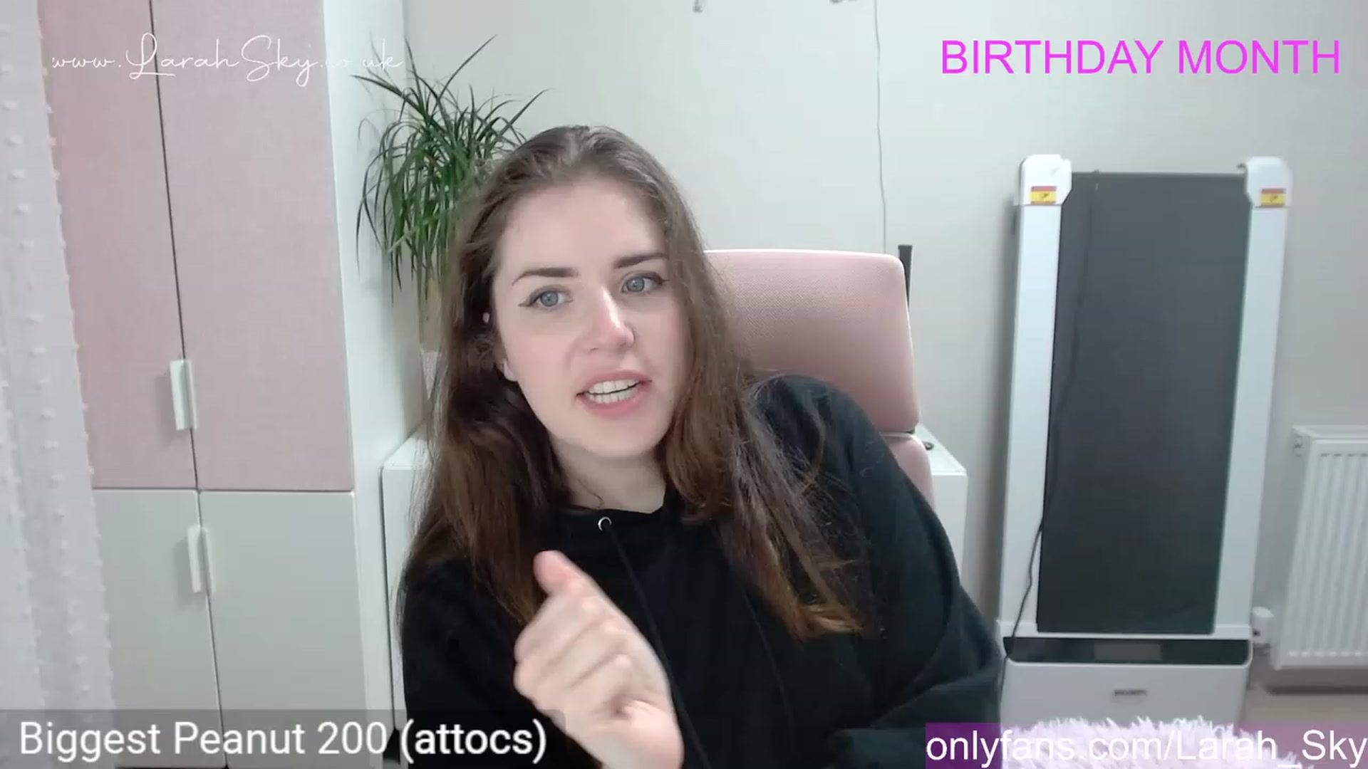 Gallery image thumbnail from Larah_Sky's myfreecams stream on, 06/18/2023, 20:00 image 9 of 20