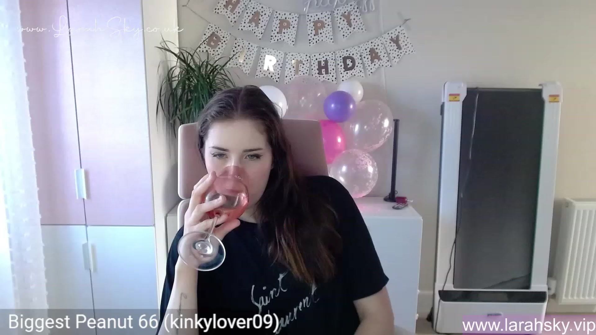 Gallery image thumbnail from Larah_Sky's myfreecams stream on, 06/19/2023, 19:31 image 3 of 20