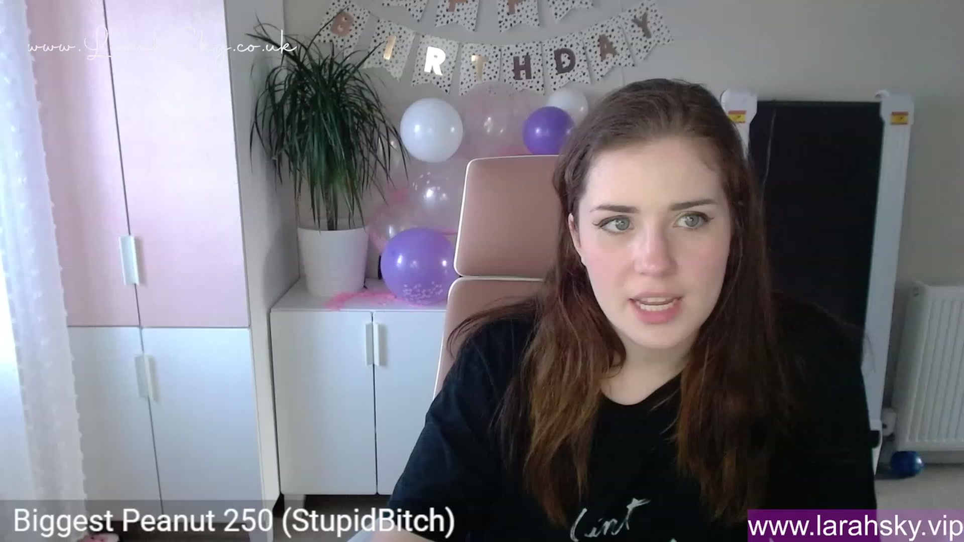 Gallery image thumbnail from Larah_Sky's myfreecams stream on, 06/19/2023, 19:31 image 20 of 20