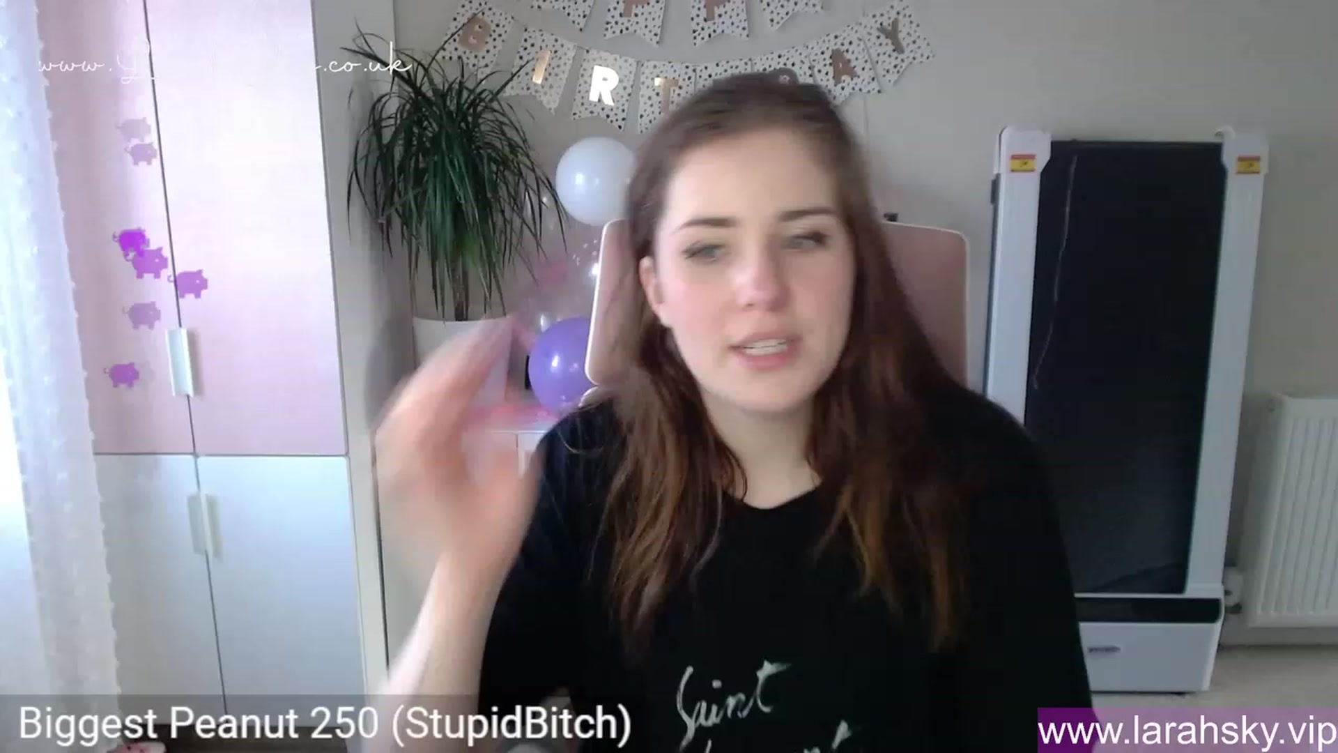 Gallery image thumbnail from Larah_Sky's myfreecams stream on, 06/19/2023, 19:31 image 16 of 20