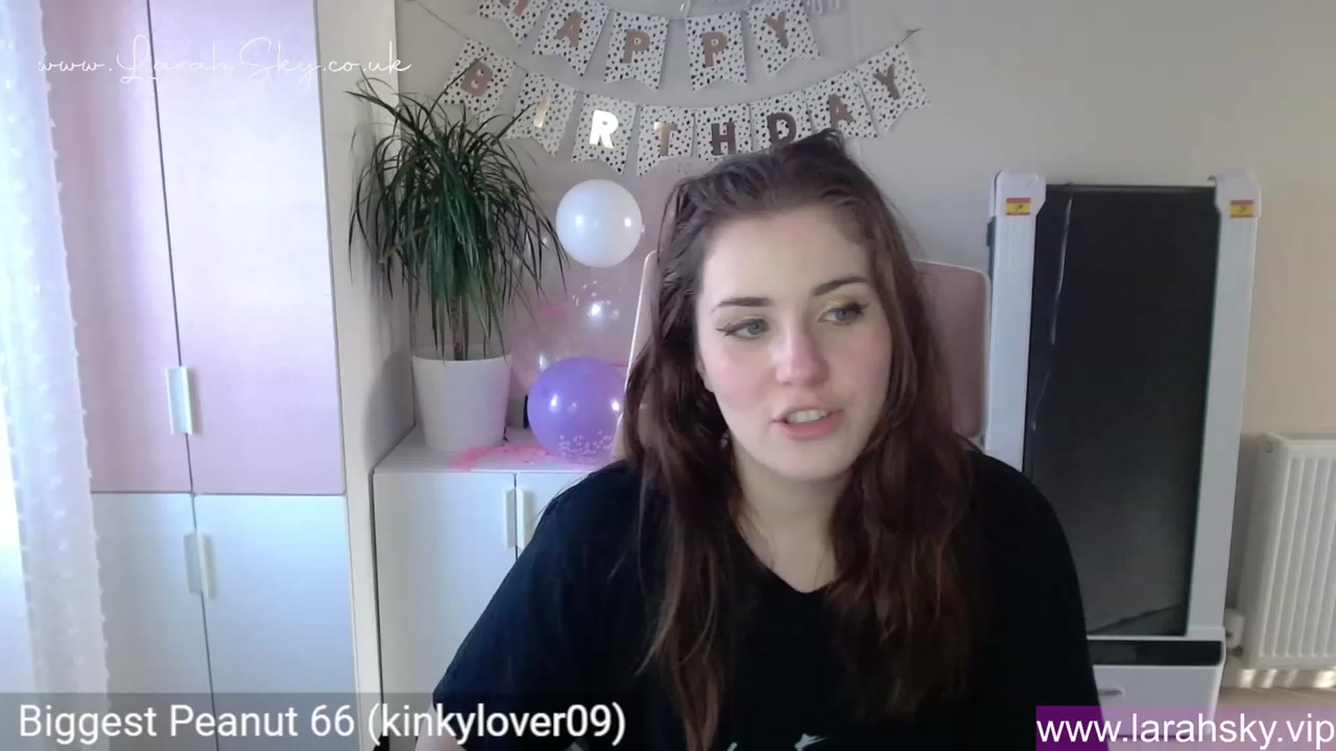 Gallery image thumbnail from Larah_Sky's myfreecams stream on, 06/19/2023, 19:31 image 7 of 20