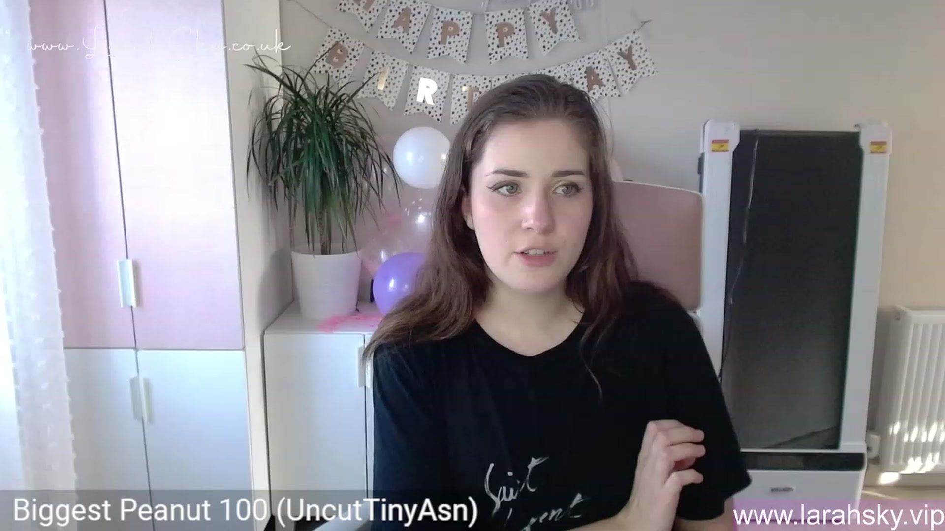 Gallery image thumbnail from Larah_Sky's myfreecams stream on, 06/19/2023, 19:31 image 11 of 20