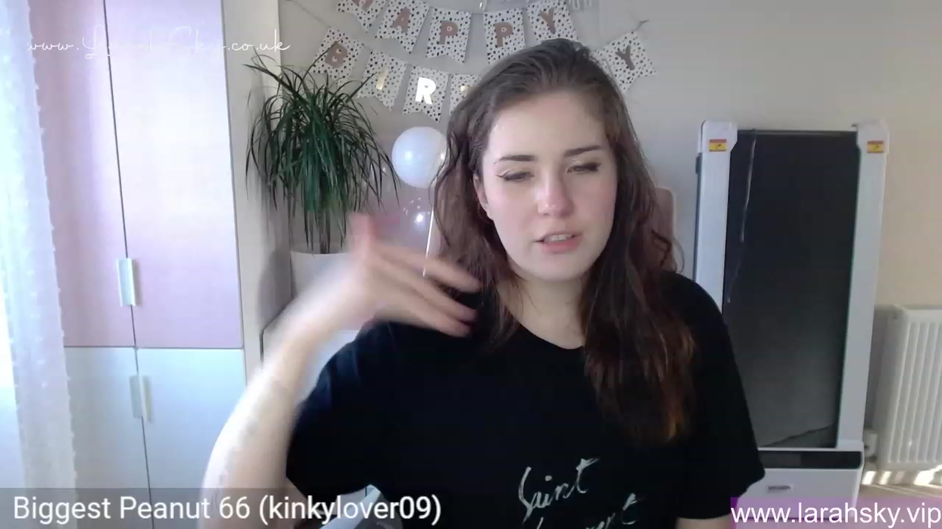 Gallery image thumbnail from Larah_Sky's myfreecams stream on, 06/19/2023, 19:31 image 8 of 20