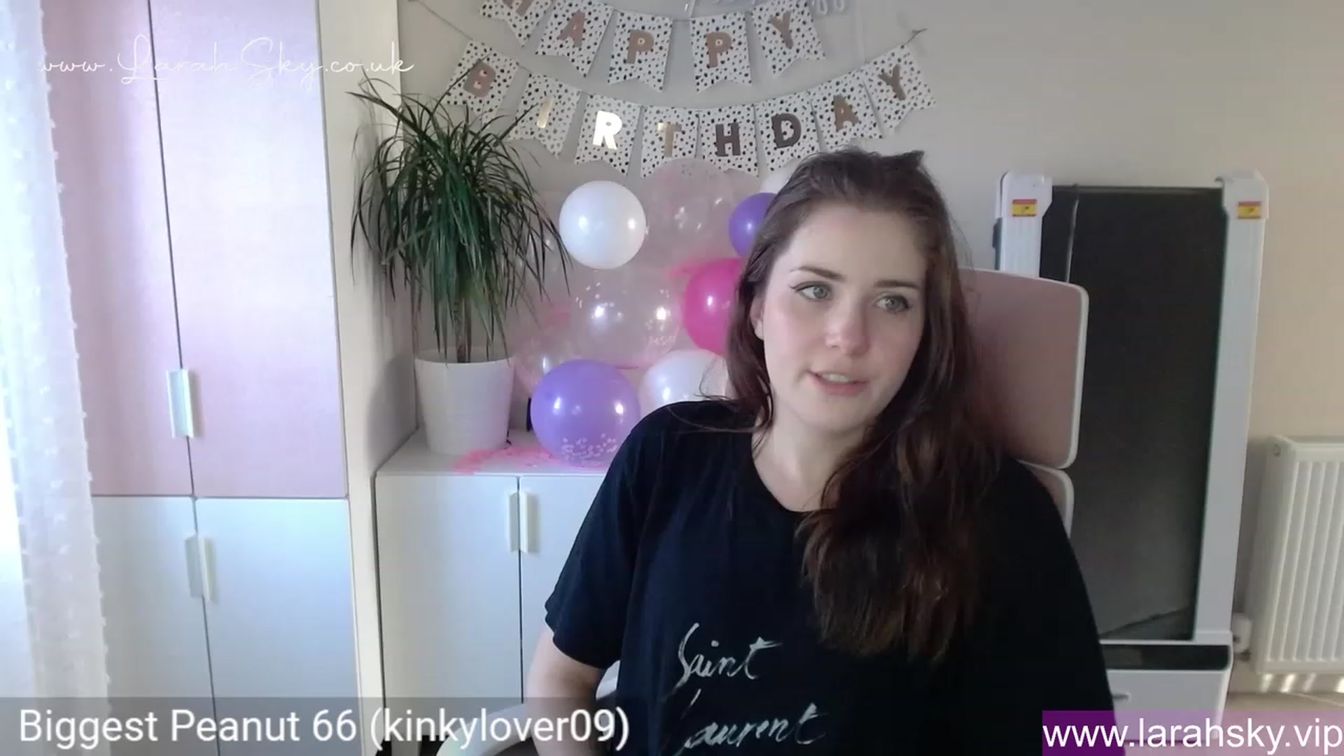Gallery image thumbnail from Larah_Sky's myfreecams stream on, 06/19/2023, 19:31 image 6 of 20