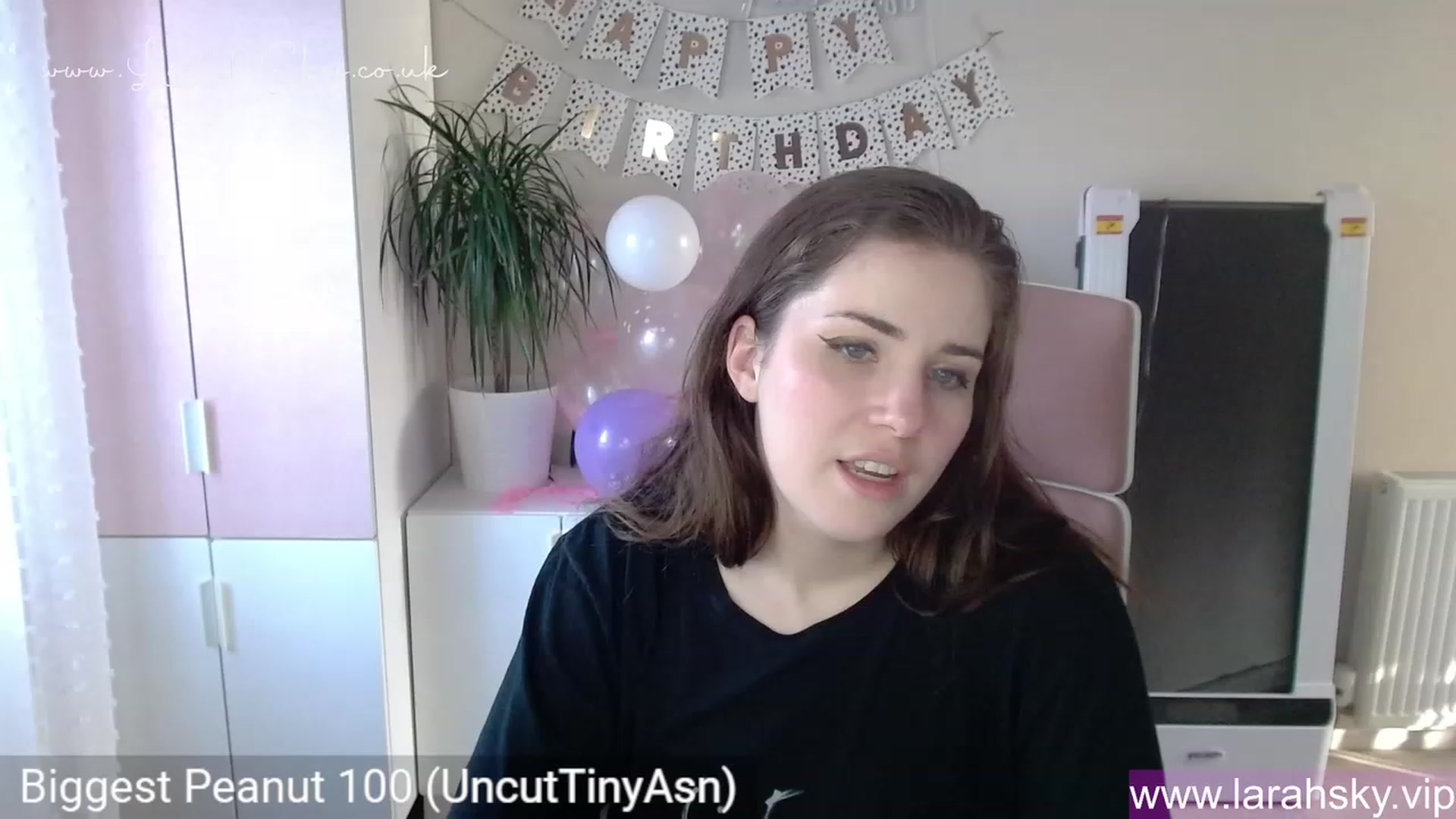 Gallery image thumbnail from Larah_Sky's myfreecams stream on, 06/19/2023, 19:31 image 10 of 20