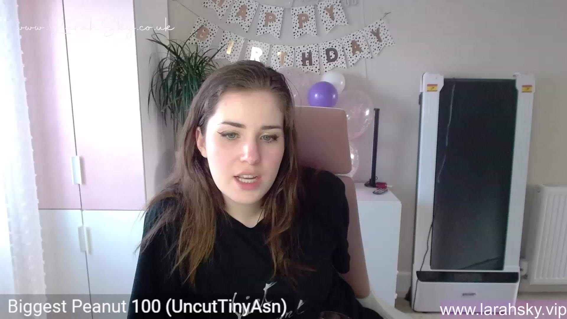 Gallery image thumbnail from Larah_Sky's myfreecams stream on, 06/19/2023, 19:31 image 13 of 20