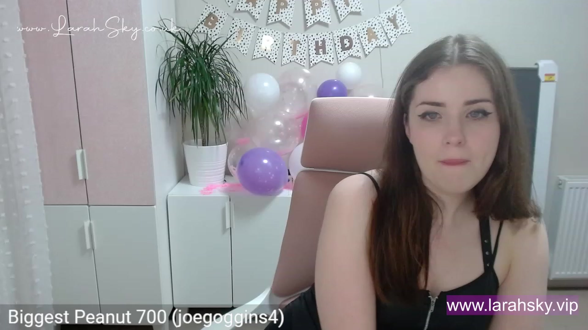 Gallery image thumbnail from Larah_Sky's myfreecams stream on, 06/20/2023, 22:51 image 15 of 20