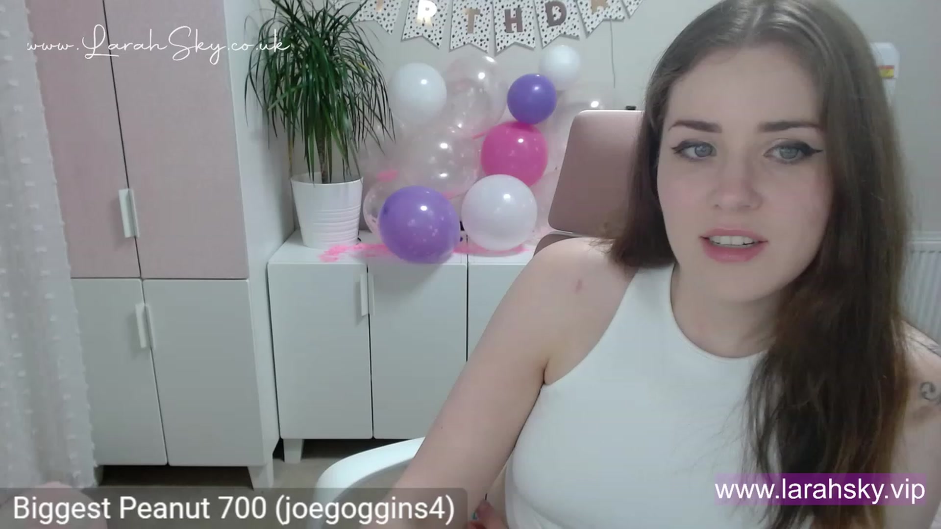 Gallery image thumbnail from Larah_Sky's myfreecams stream on, 06/20/2023, 22:51 image 2 of 20