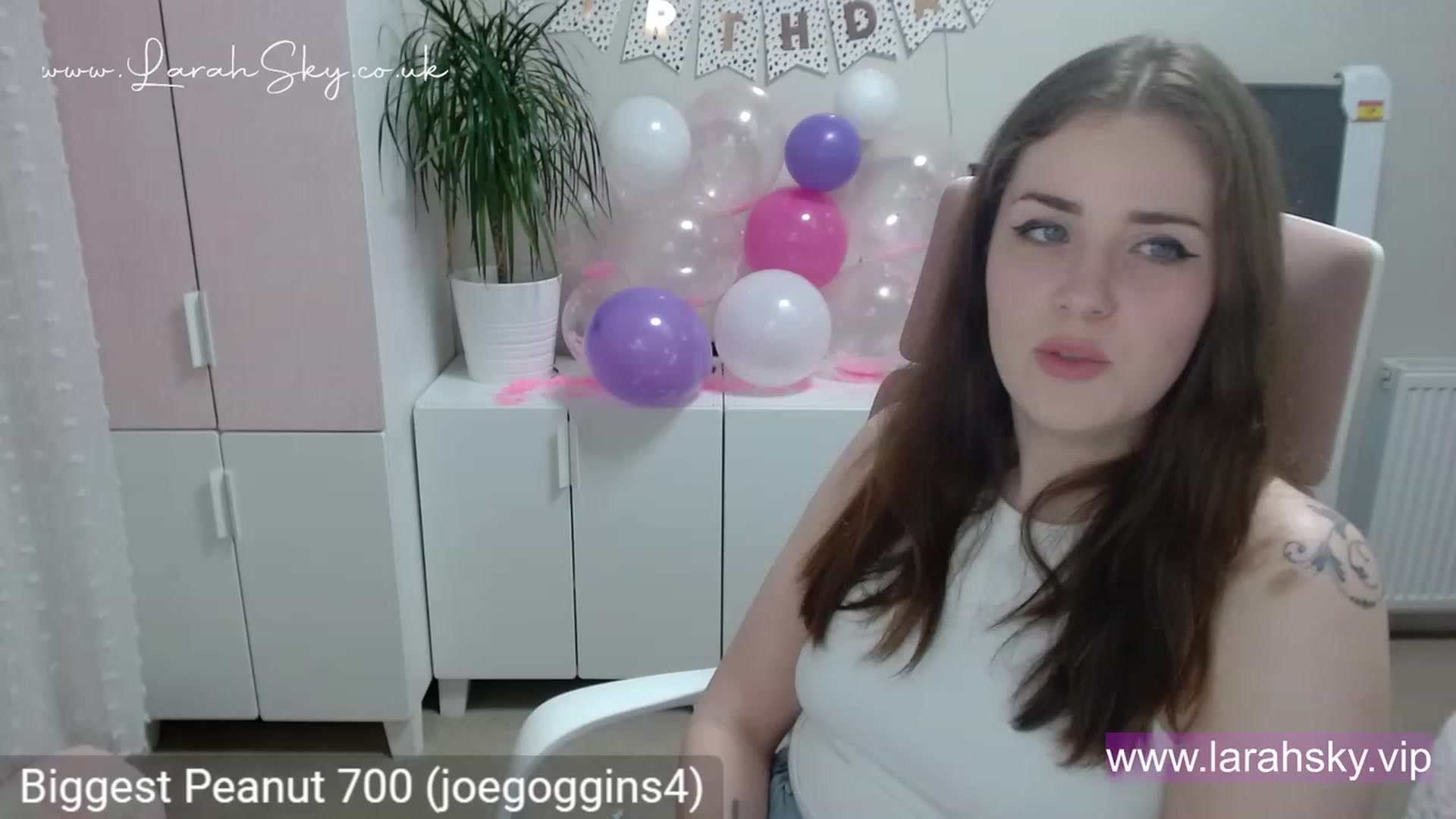 Gallery image thumbnail from Larah_Sky's myfreecams stream on, 06/20/2023, 22:51 image 1 of 20