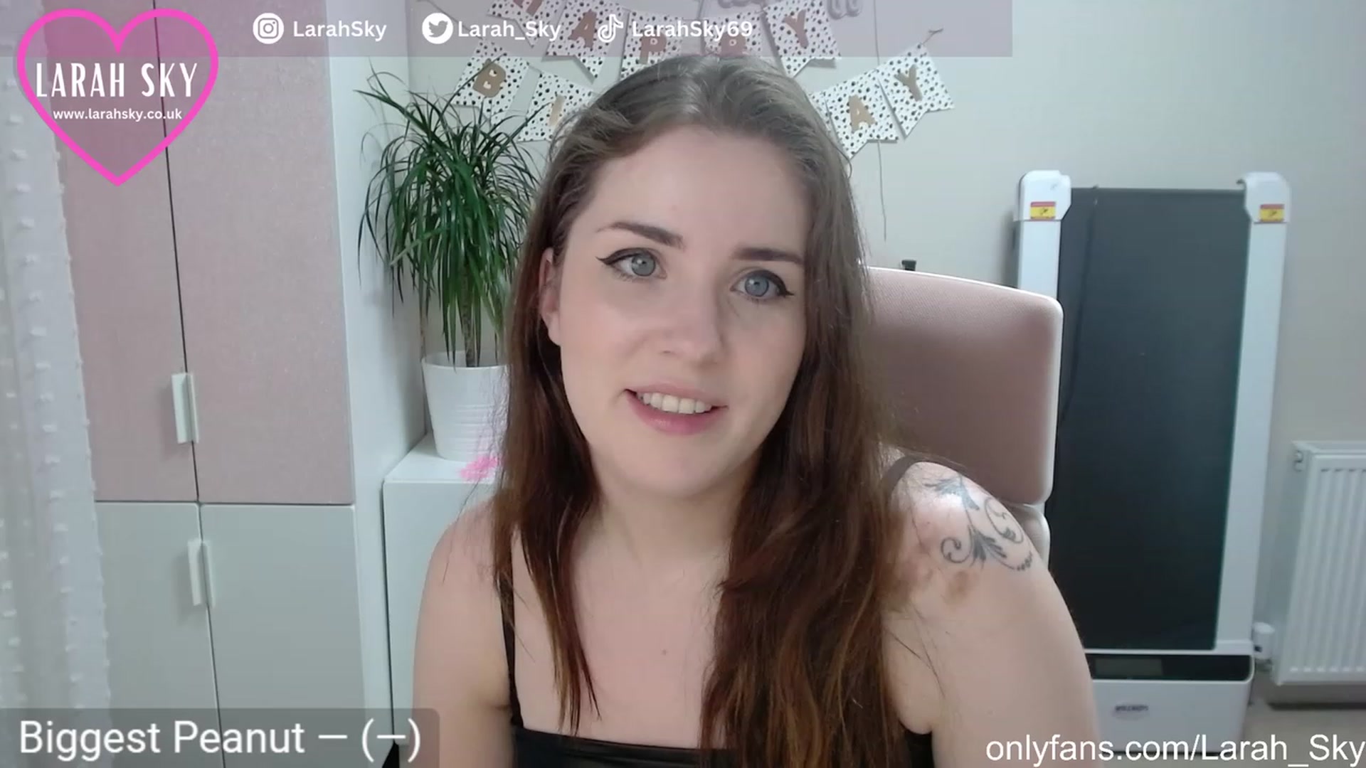 Gallery image thumbnail from Larah_Sky's myfreecams stream on, 06/21/2023, 21:36 image 16 of 20