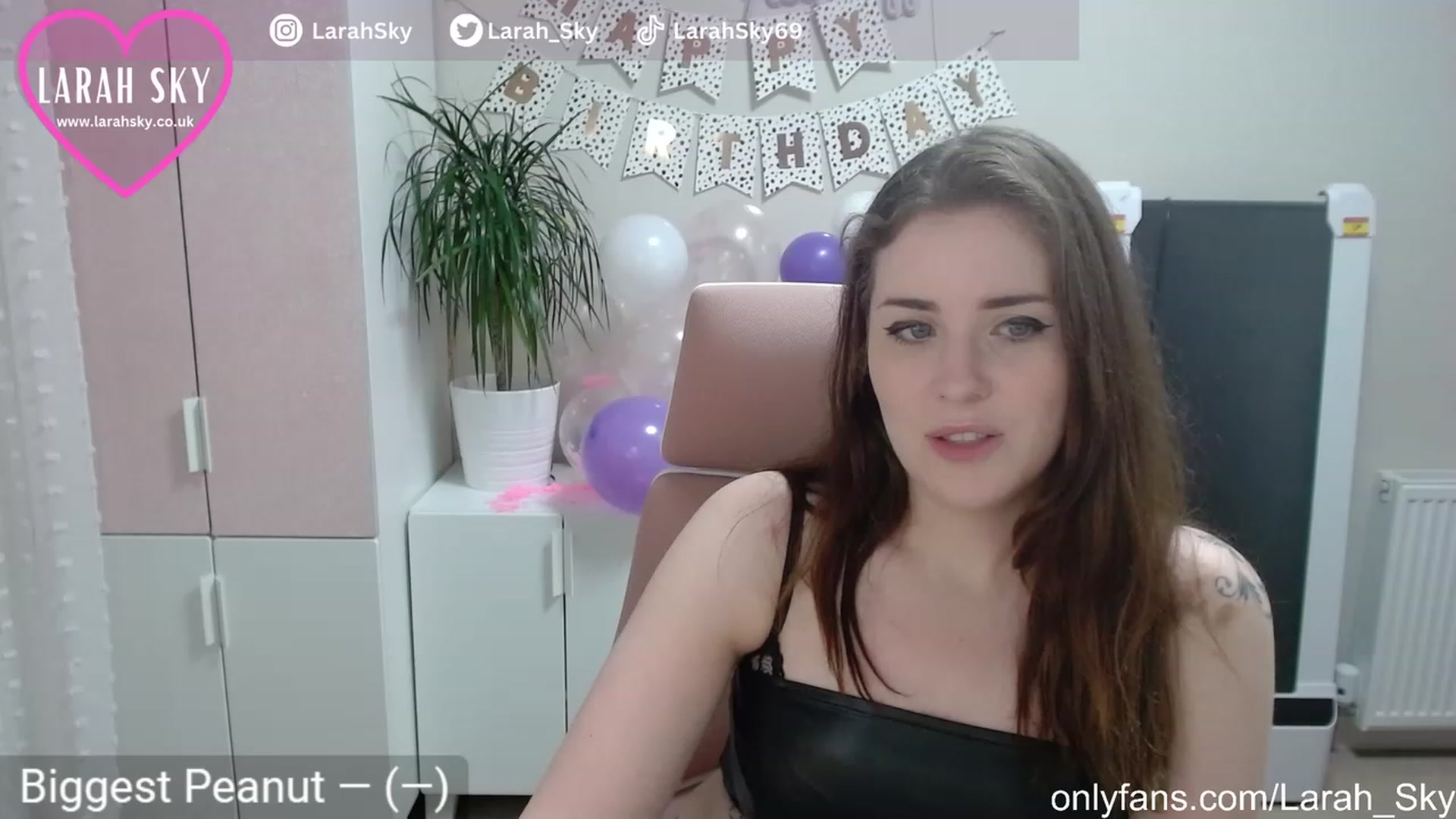 Gallery image thumbnail from Larah_Sky's myfreecams stream on, 06/21/2023, 21:36 image 12 of 20