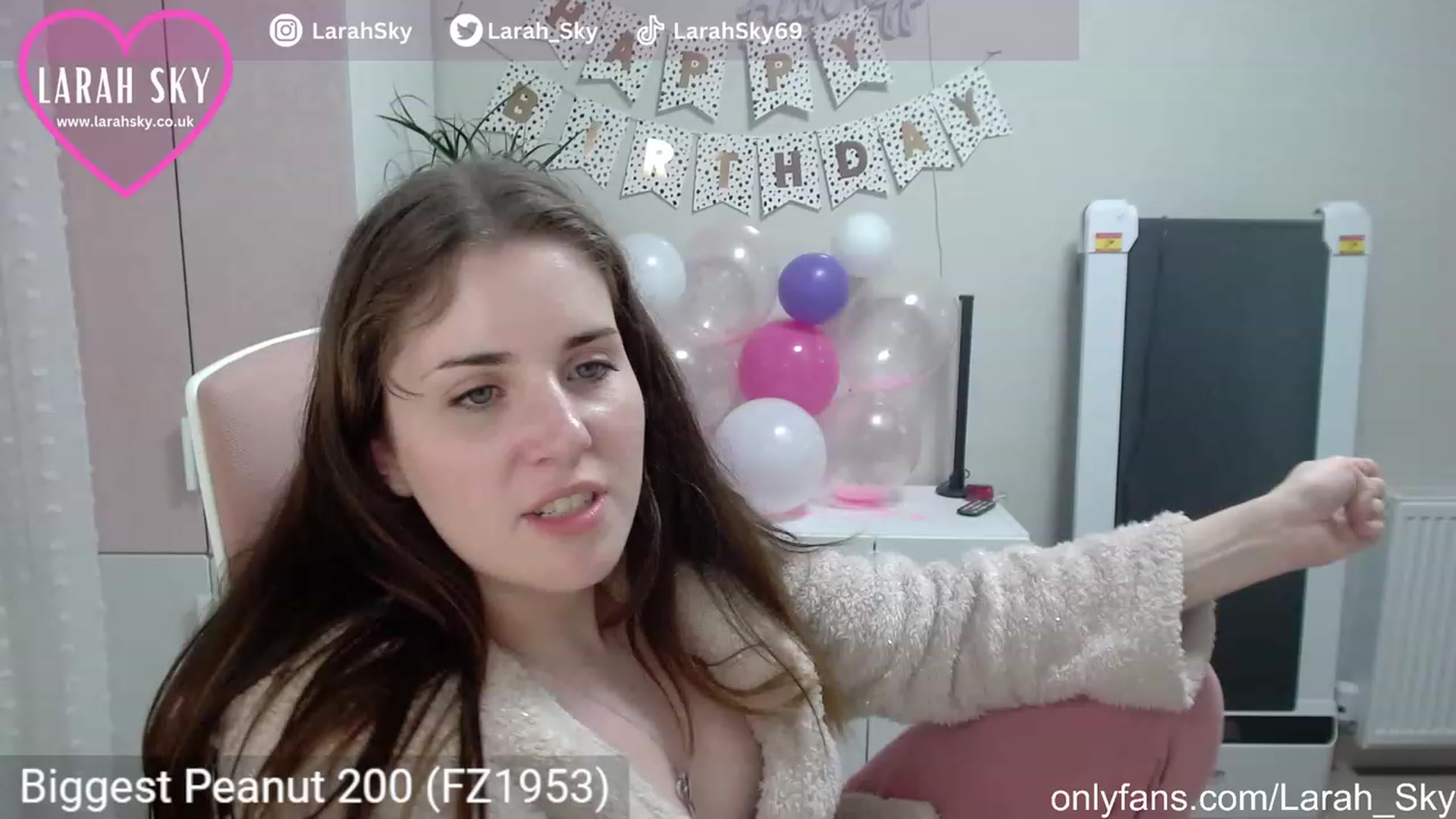 Gallery image thumbnail from Larah_Sky's myfreecams stream on, 06/22/2023, 23:34 image 13 of 20