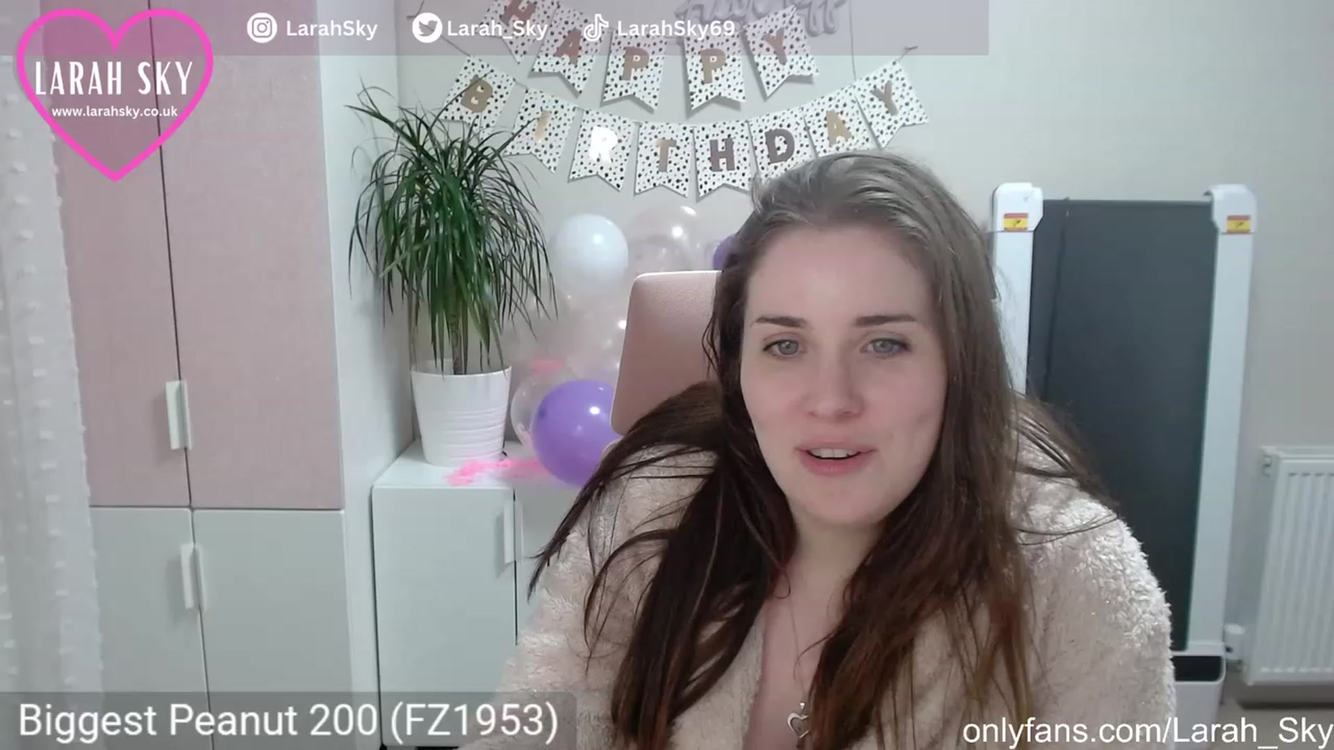 Gallery image thumbnail from Larah_Sky's myfreecams stream on, 06/22/2023, 23:34 image 14 of 20