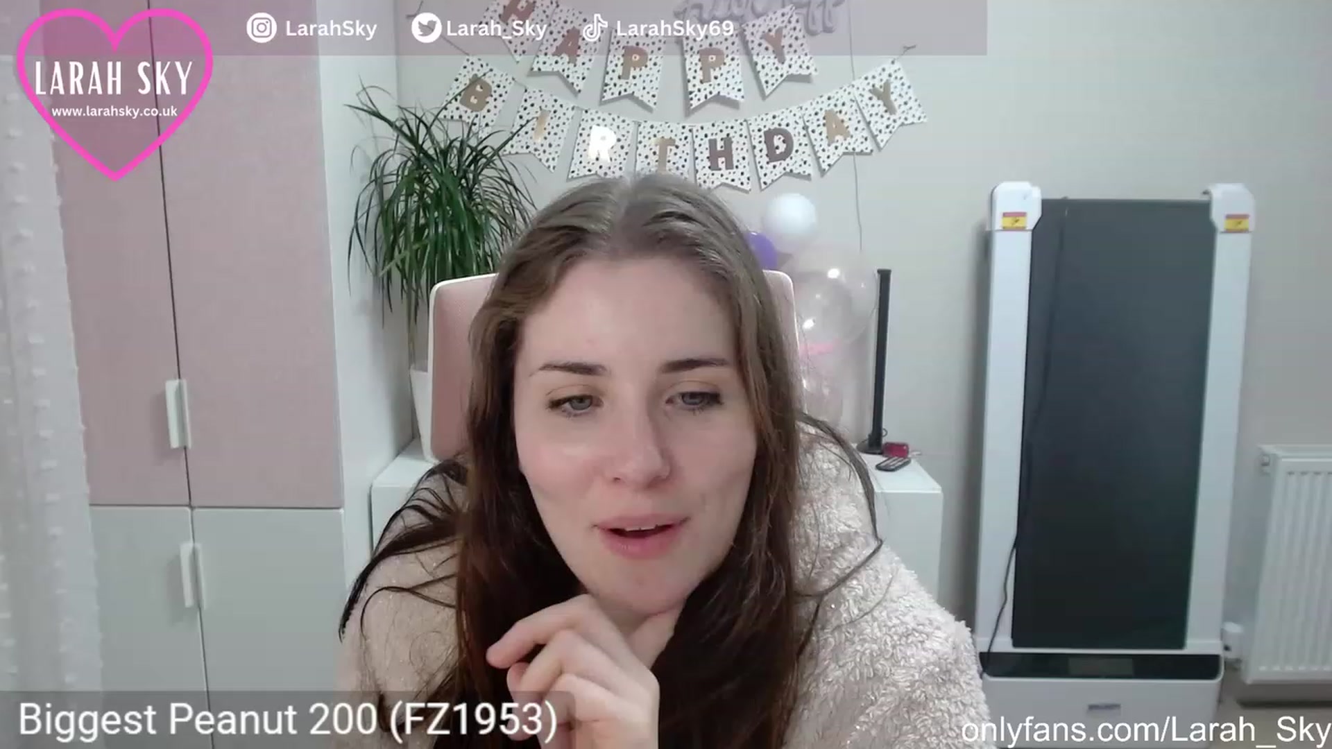 Gallery image thumbnail from Larah_Sky's myfreecams stream on, 06/22/2023, 23:34 image 19 of 20