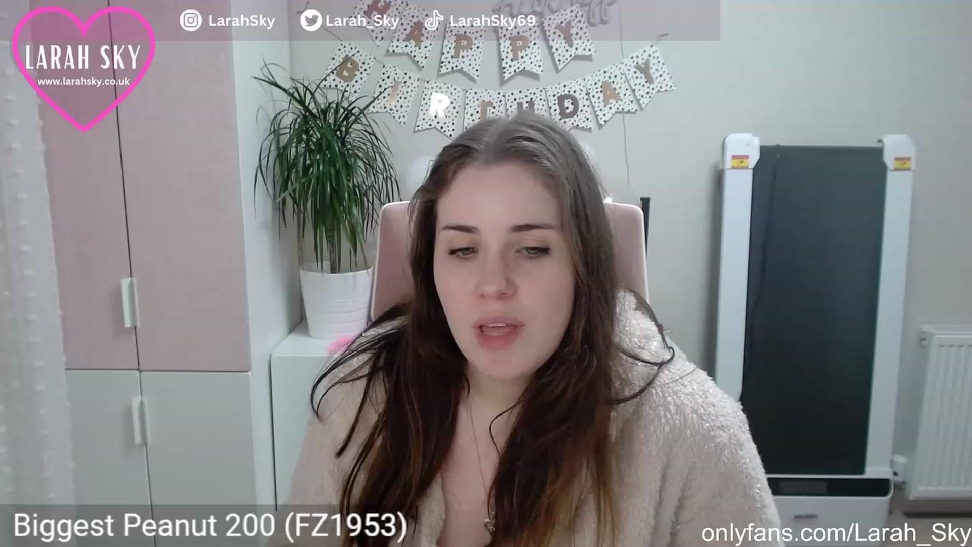 Gallery image thumbnail from Larah_Sky's myfreecams stream on, 06/22/2023, 23:34 image 18 of 20