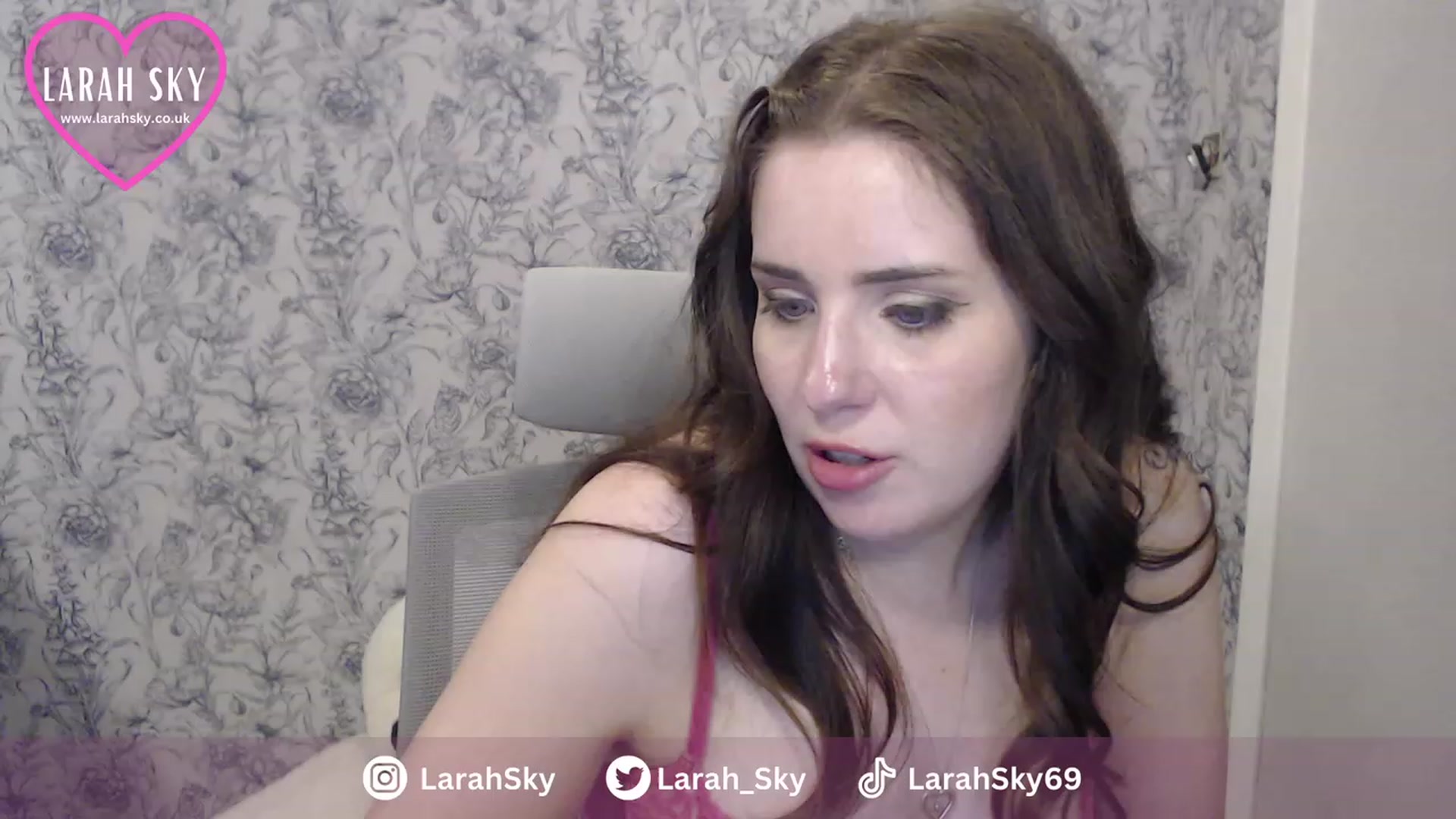 Gallery image thumbnail from Larah_Sky's myfreecams stream on, 06/24/2023, 01:11 image 4 of 20