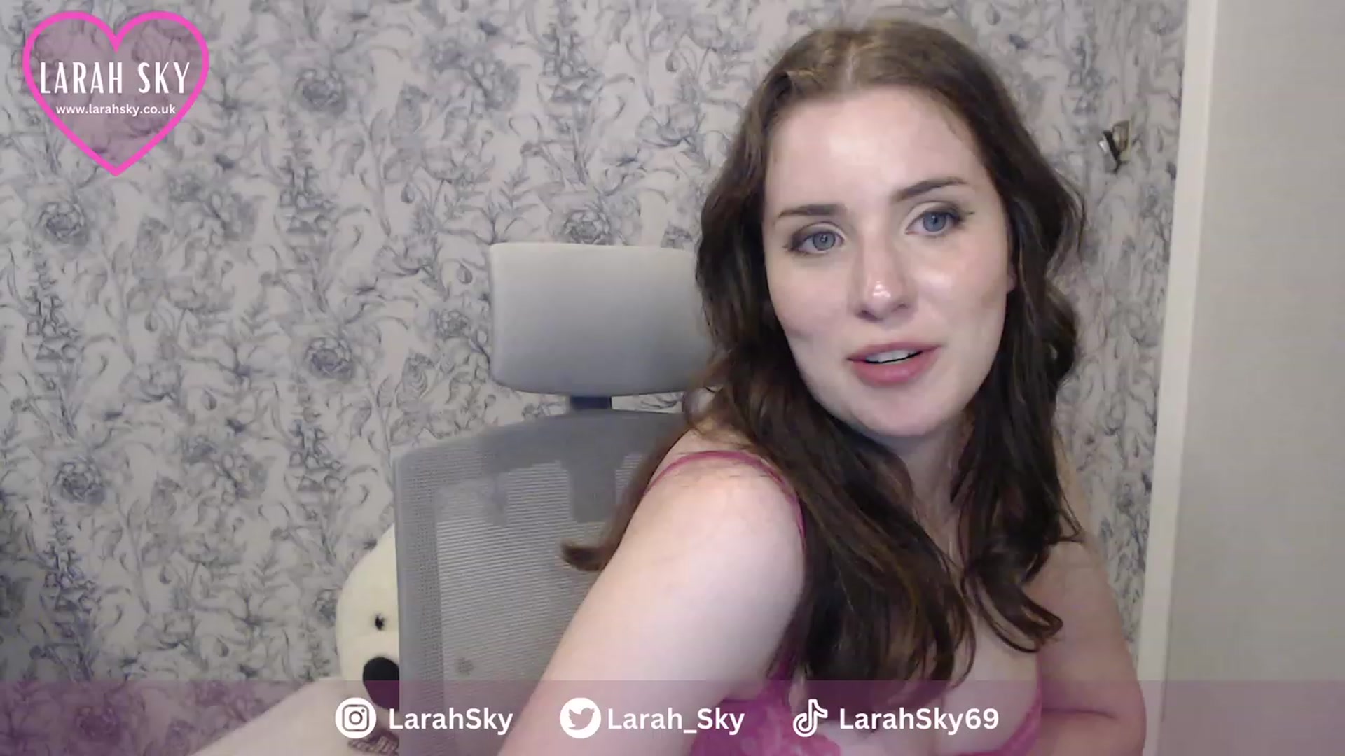 Gallery image thumbnail from Larah_Sky's myfreecams stream on, 06/24/2023, 01:11 image 18 of 20