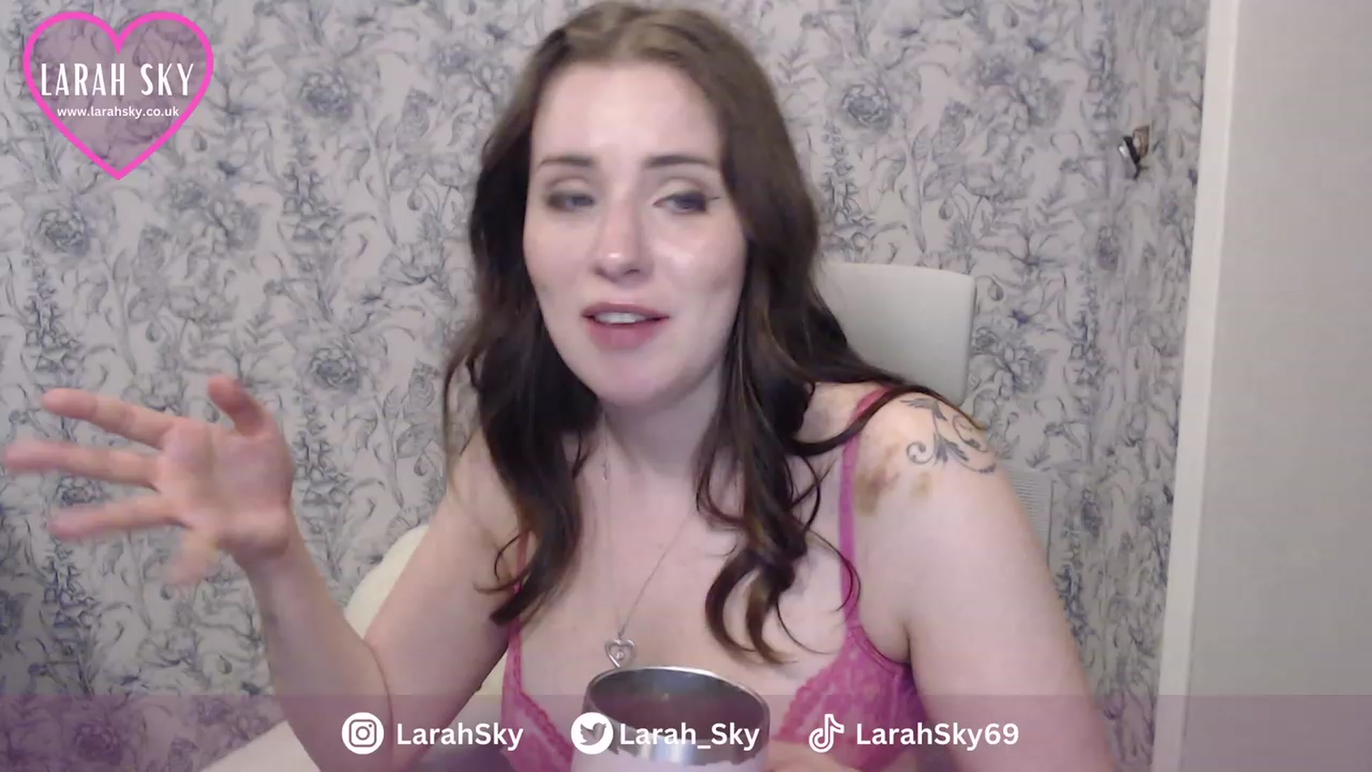 Gallery image thumbnail from Larah_Sky's myfreecams stream on, 06/24/2023, 01:11 image 6 of 20