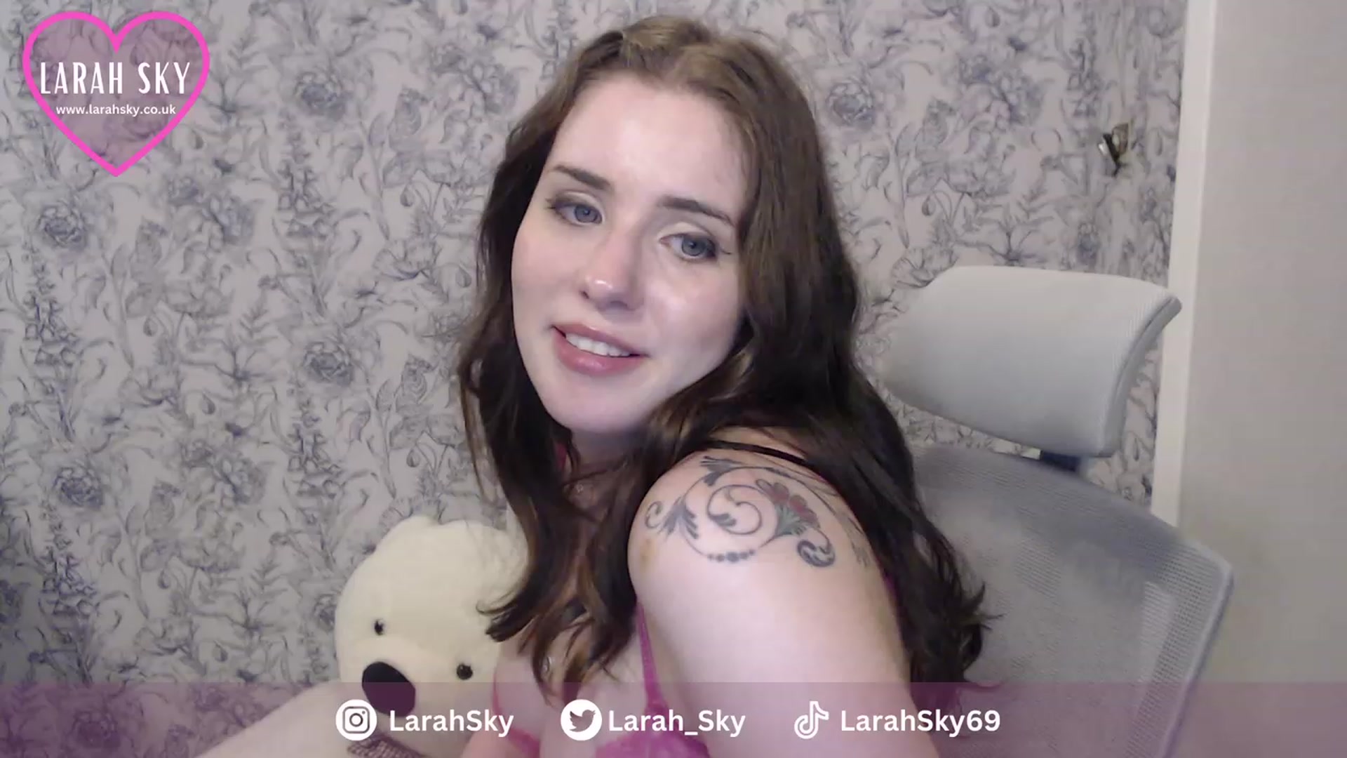 Gallery image thumbnail from Larah_Sky's myfreecams stream on, 06/24/2023, 01:11 image 8 of 20