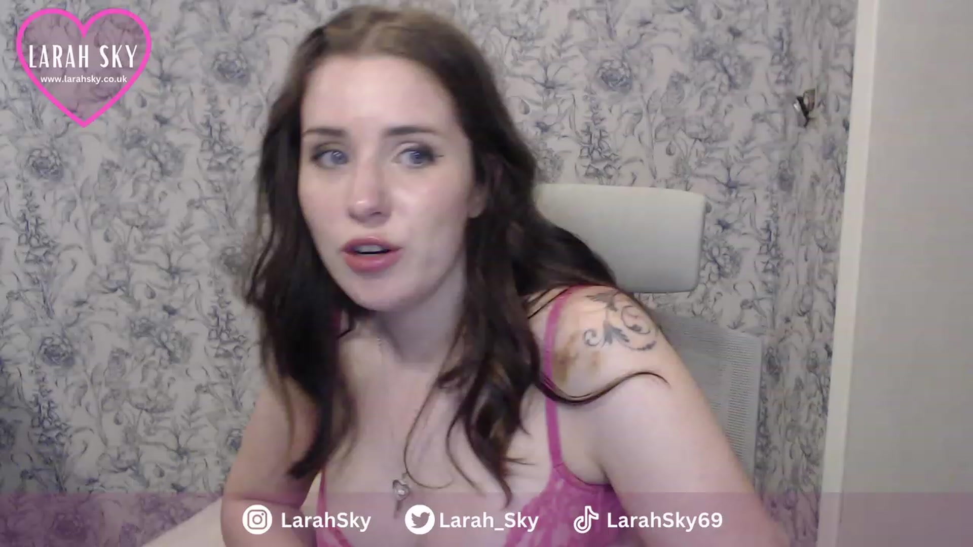 Gallery image thumbnail from Larah_Sky's myfreecams stream on, 06/24/2023, 01:11 image 5 of 20