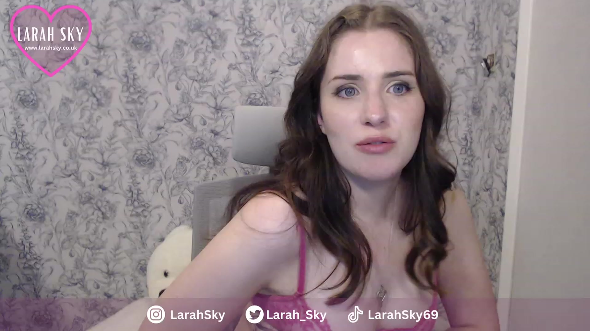 Gallery image thumbnail from Larah_Sky's myfreecams stream on, 06/24/2023, 01:11 image 7 of 20