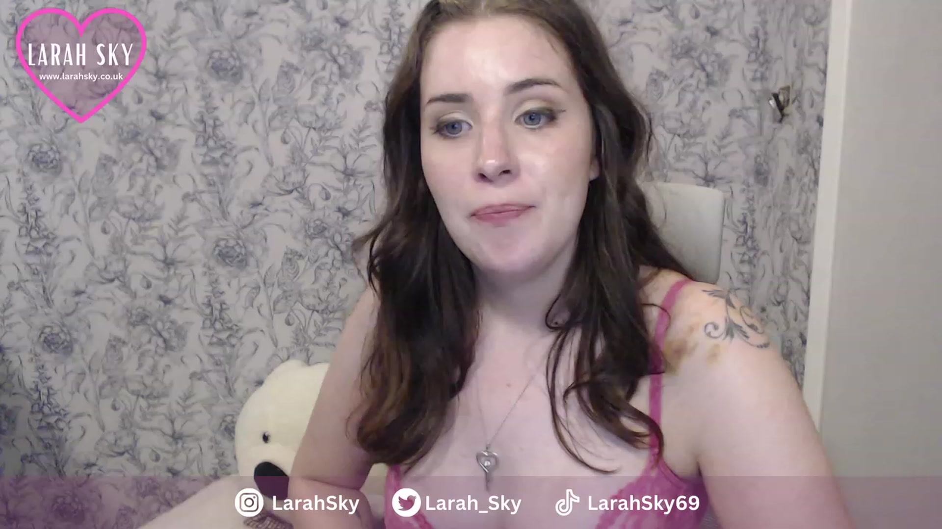 Gallery image thumbnail from Larah_Sky's myfreecams stream on, 06/24/2023, 01:11 image 17 of 20