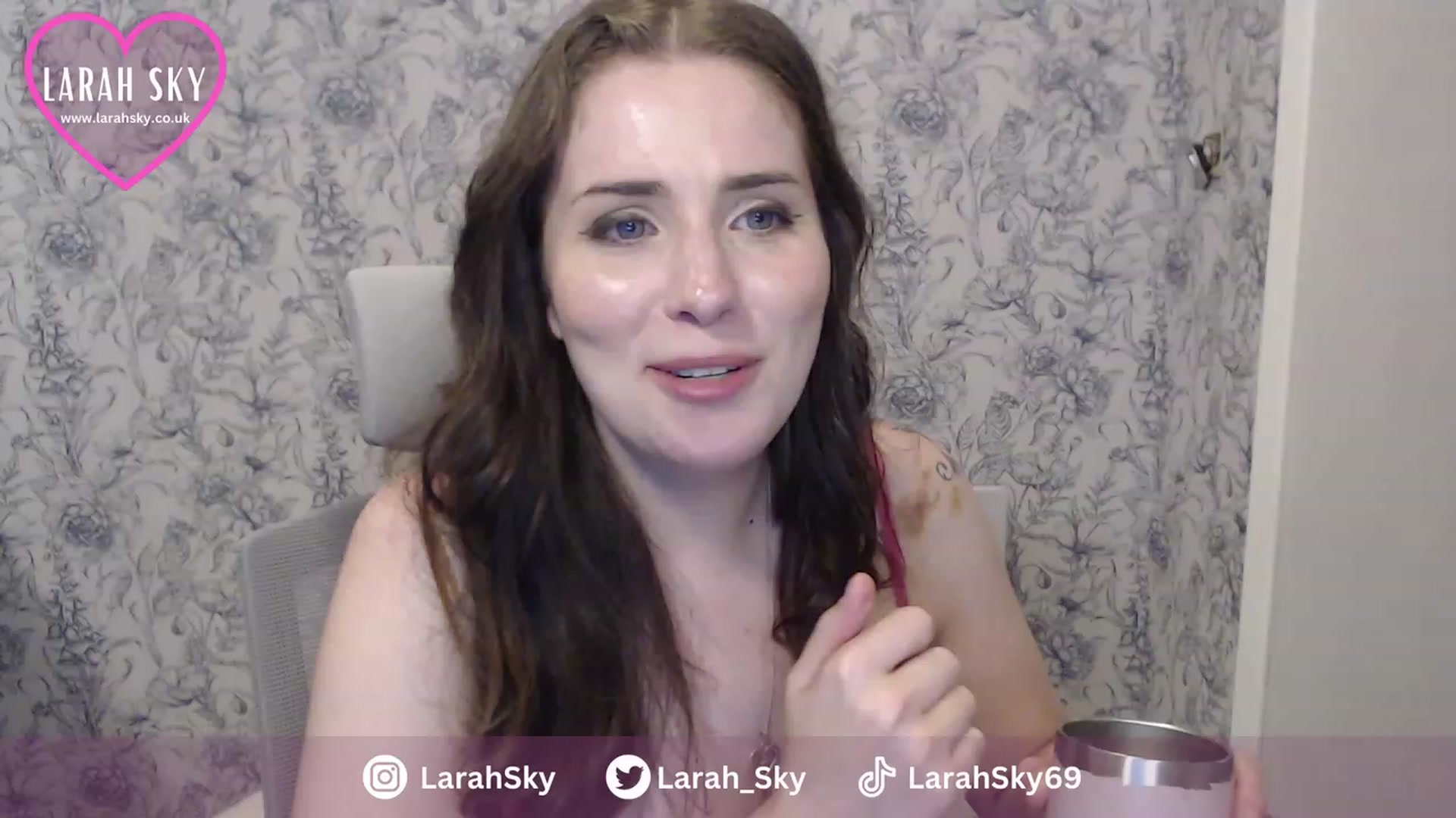 Gallery image thumbnail from Larah_Sky's myfreecams stream on, 06/24/2023, 01:11 image 13 of 20