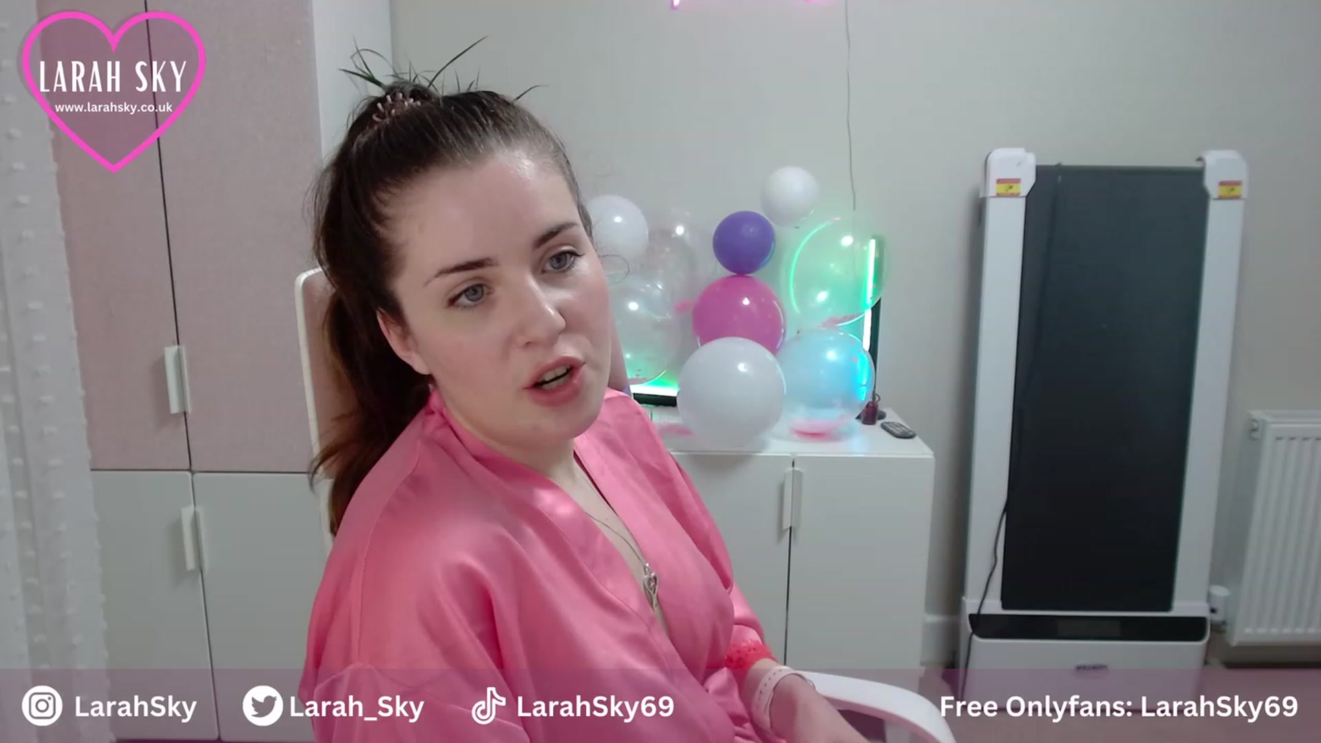 Gallery image thumbnail from Larah_Sky's myfreecams stream on, 06/25/2023, 22:35 image 5 of 20