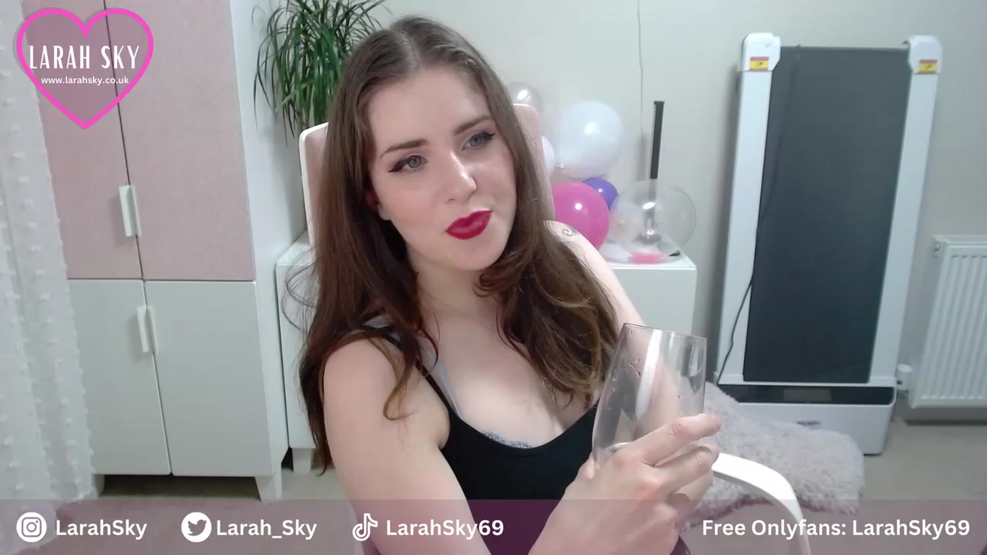 Gallery image thumbnail from Larah_Sky's myfreecams stream on, 06/29/2023, 20:31 image 20 of 20