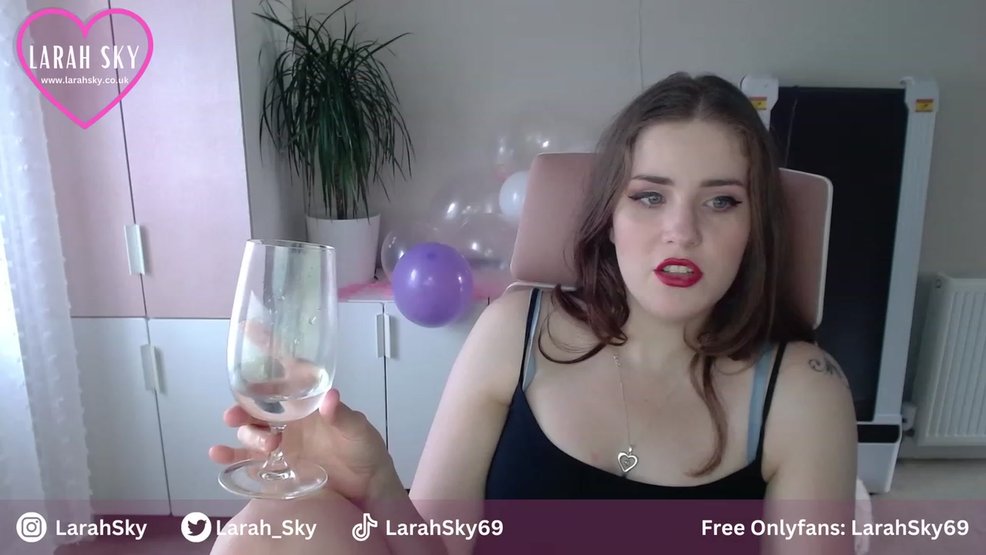 Gallery image thumbnail from Larah_Sky's myfreecams stream on, 06/29/2023, 20:31 image 2 of 20