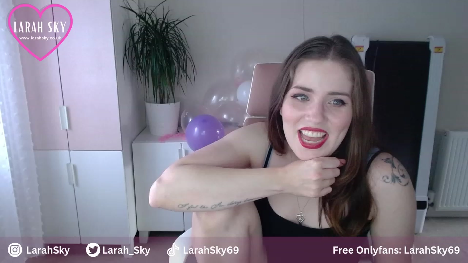 Gallery image thumbnail from Larah_Sky's myfreecams stream on, 06/29/2023, 20:31 image 9 of 20