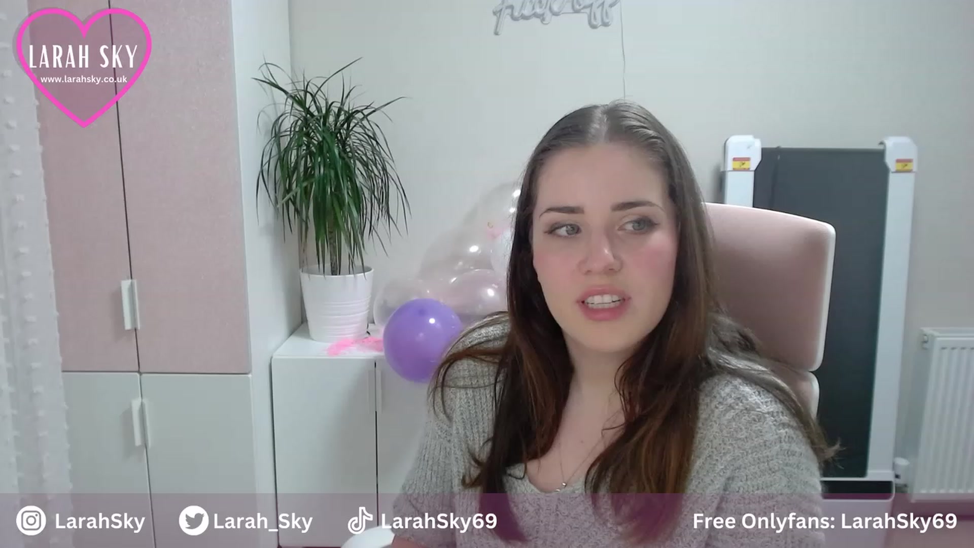 Gallery image thumbnail from Larah_Sky's myfreecams stream on, 06/30/2023, 20:33 image 13 of 20
