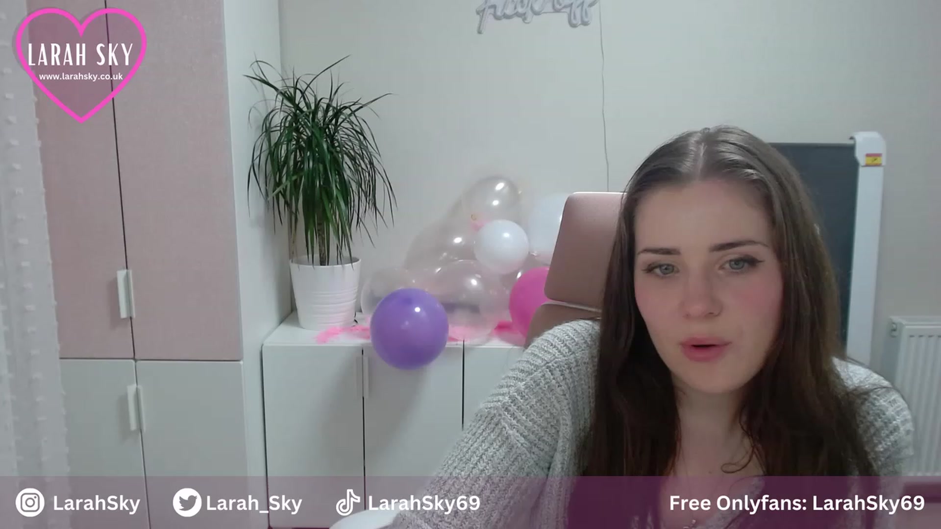 Gallery image thumbnail from Larah_Sky's myfreecams stream on, 06/30/2023, 20:33 image 20 of 20