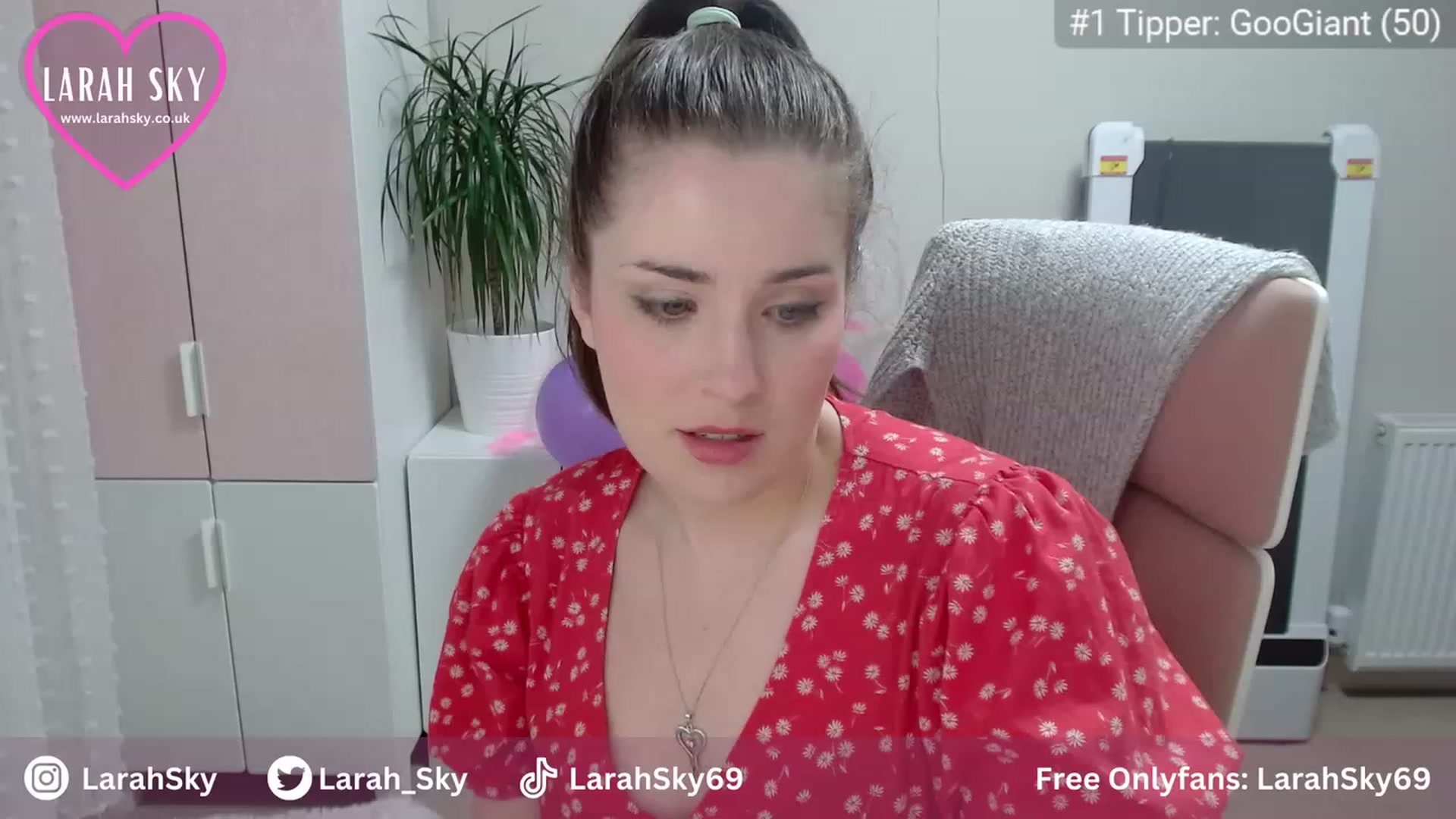 Gallery image thumbnail from Larah_Sky's myfreecams stream on, 07/03/2023, 21:46 image 14 of 20