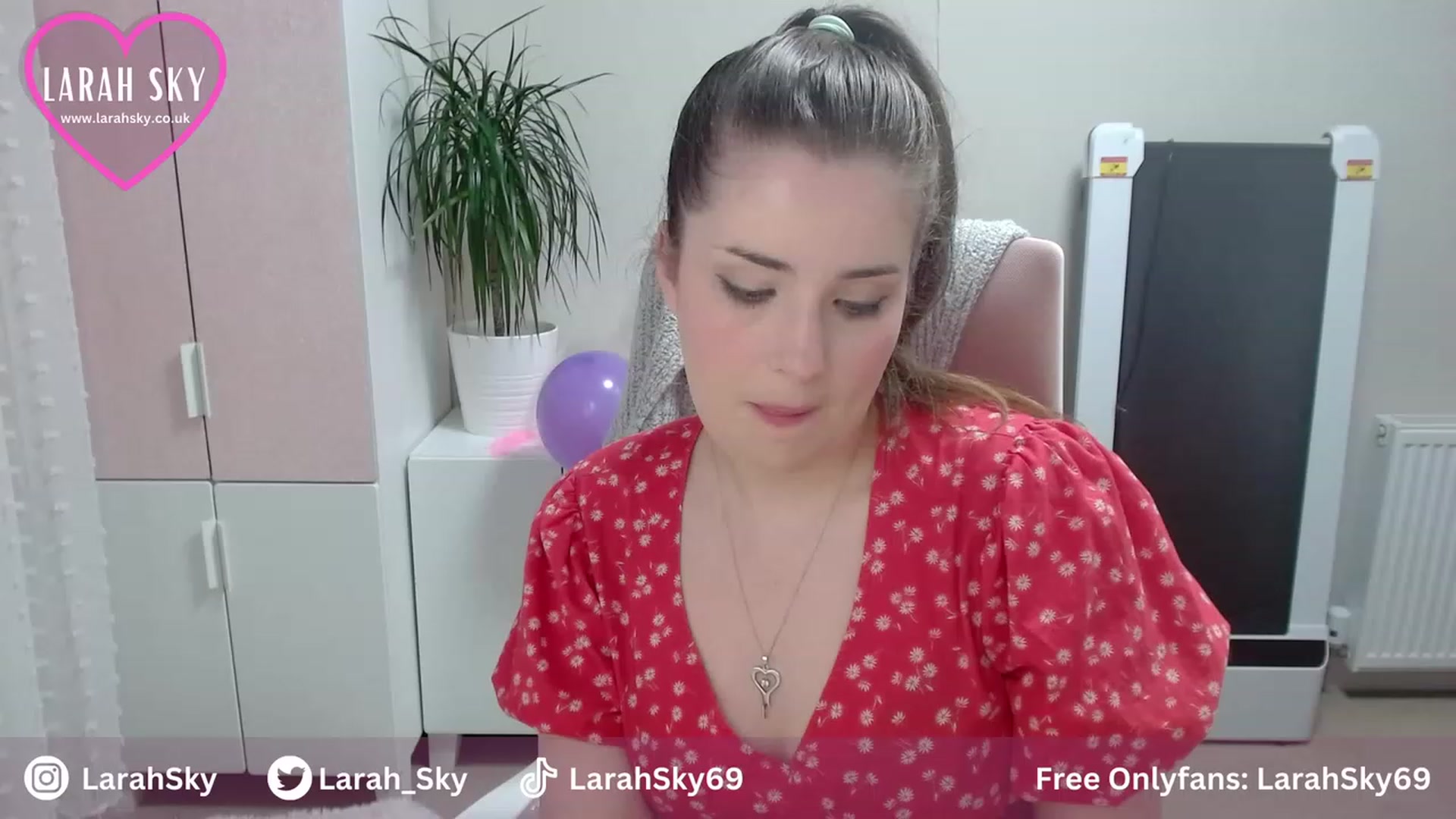 Gallery image thumbnail from Larah_Sky's myfreecams stream on, 07/03/2023, 21:46 image 1 of 20