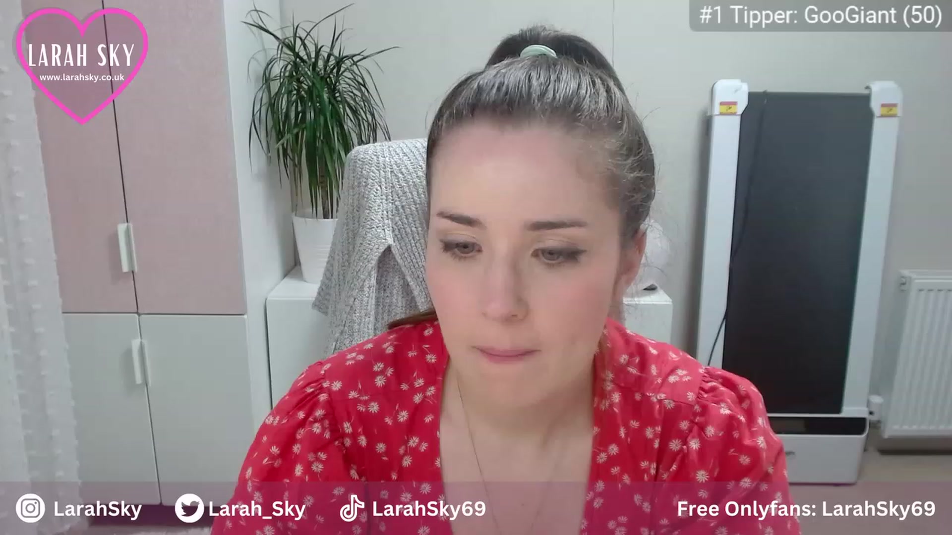 Gallery image thumbnail from Larah_Sky's myfreecams stream on, 07/03/2023, 21:46 image 9 of 20