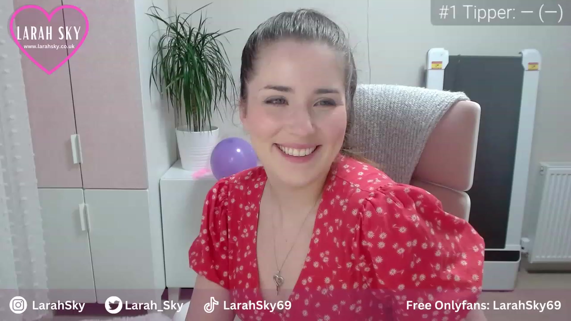 Gallery image thumbnail from Larah_Sky's myfreecams stream on, 07/03/2023, 21:46 image 3 of 20