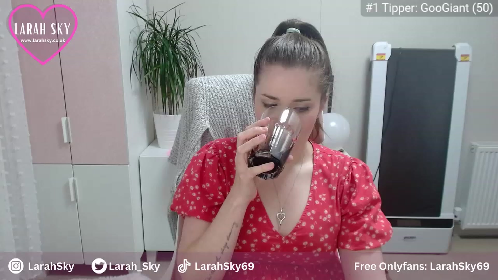 Gallery image thumbnail from Larah_Sky's myfreecams stream on, 07/03/2023, 21:46 image 10 of 20