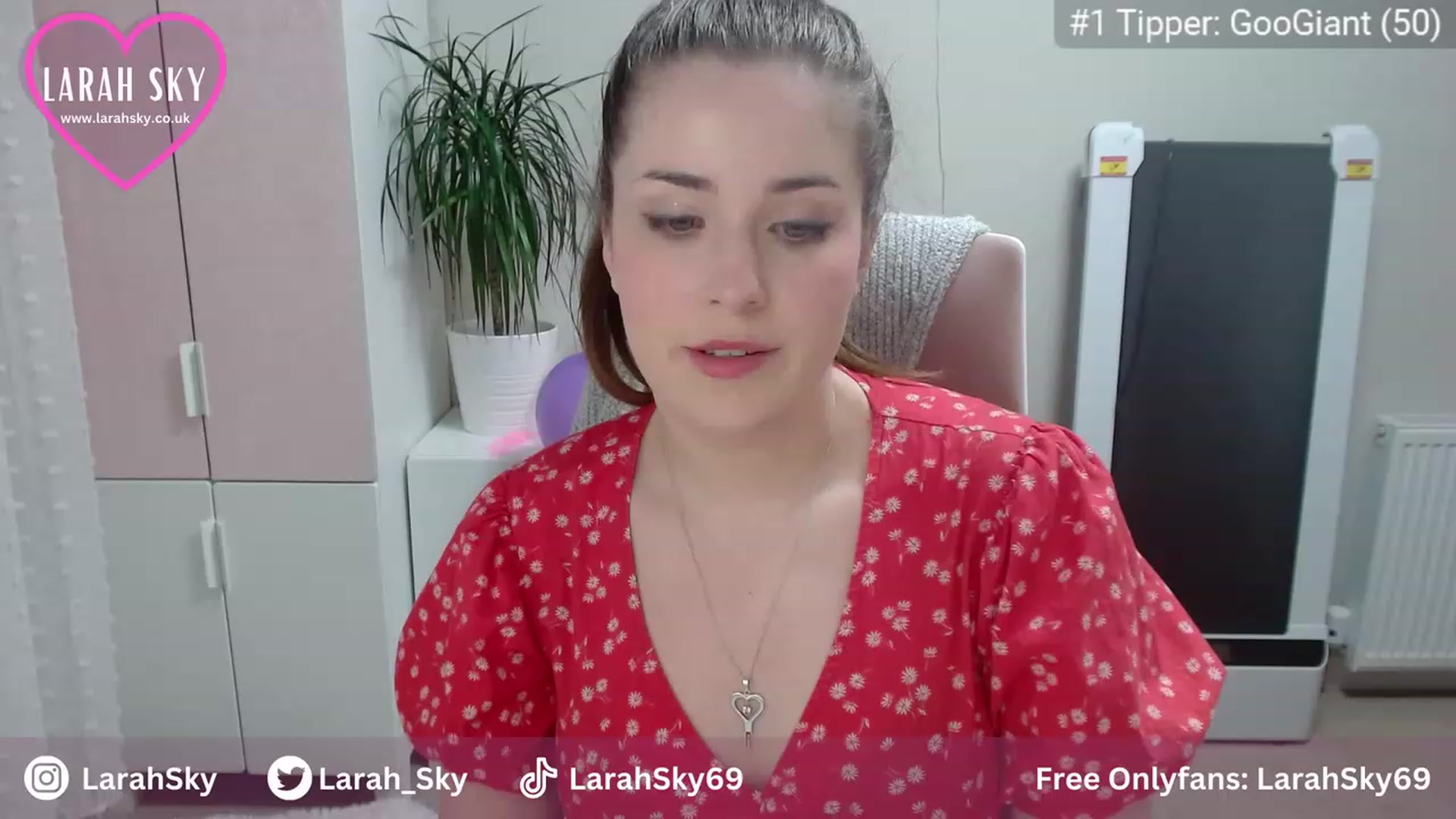 Gallery image thumbnail from Larah_Sky's myfreecams stream on, 07/03/2023, 21:46 image 13 of 20