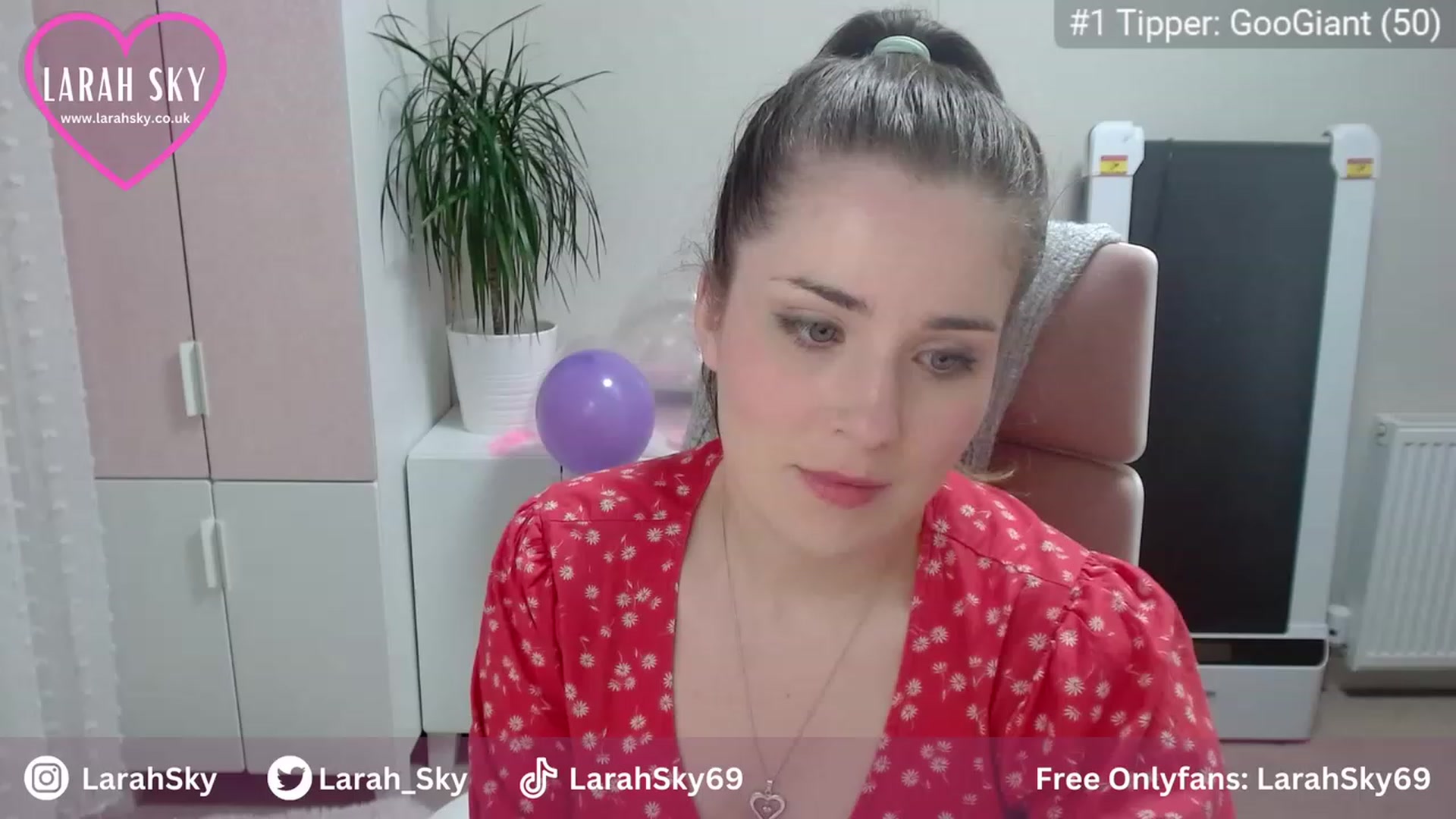 Gallery image thumbnail from Larah_Sky's myfreecams stream on, 07/03/2023, 21:46 image 18 of 20