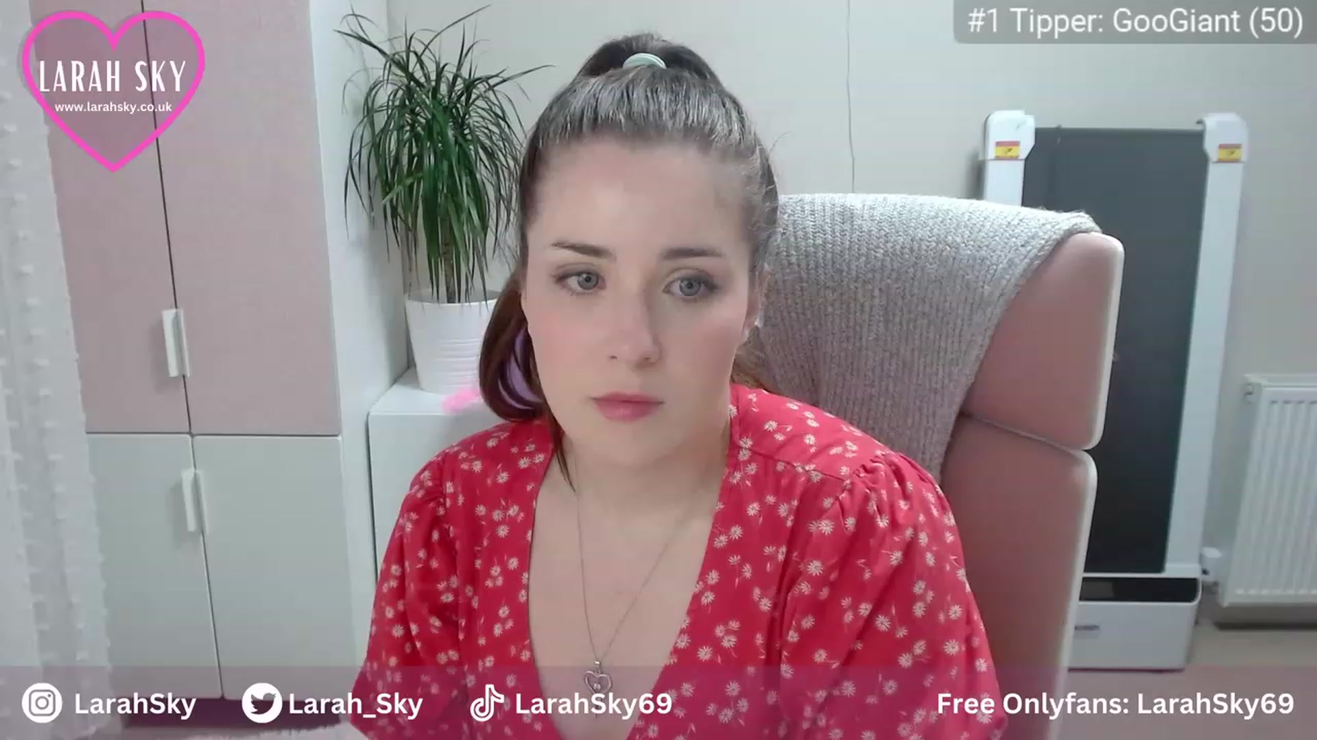 Gallery image thumbnail from Larah_Sky's myfreecams stream on, 07/03/2023, 21:46 image 16 of 20